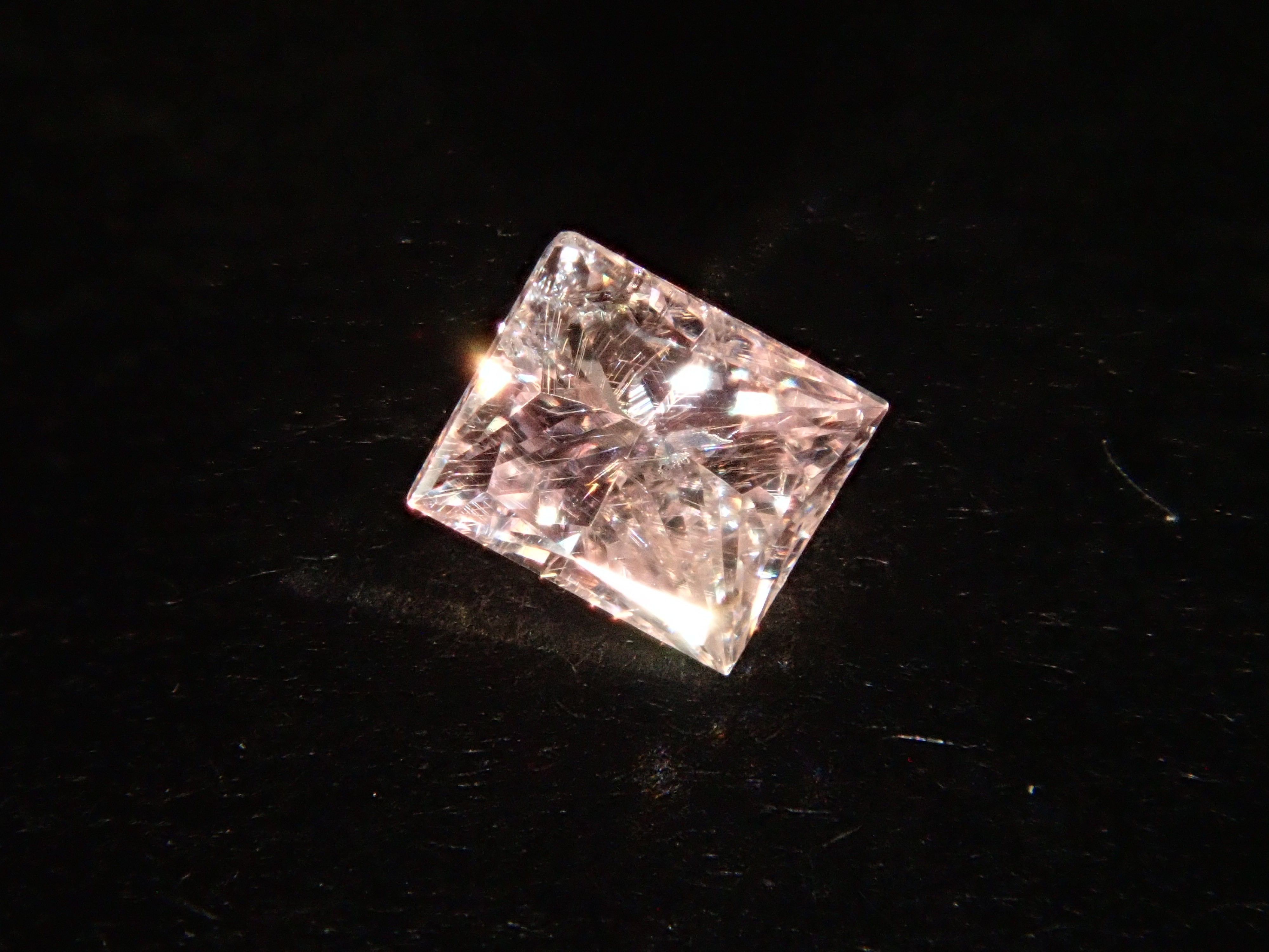 【32501456掲載】ピンクダイヤモンド（プリンセスカット） 0.089ctルース(FANCY LIGHT PURPLISH PINK, I-1)