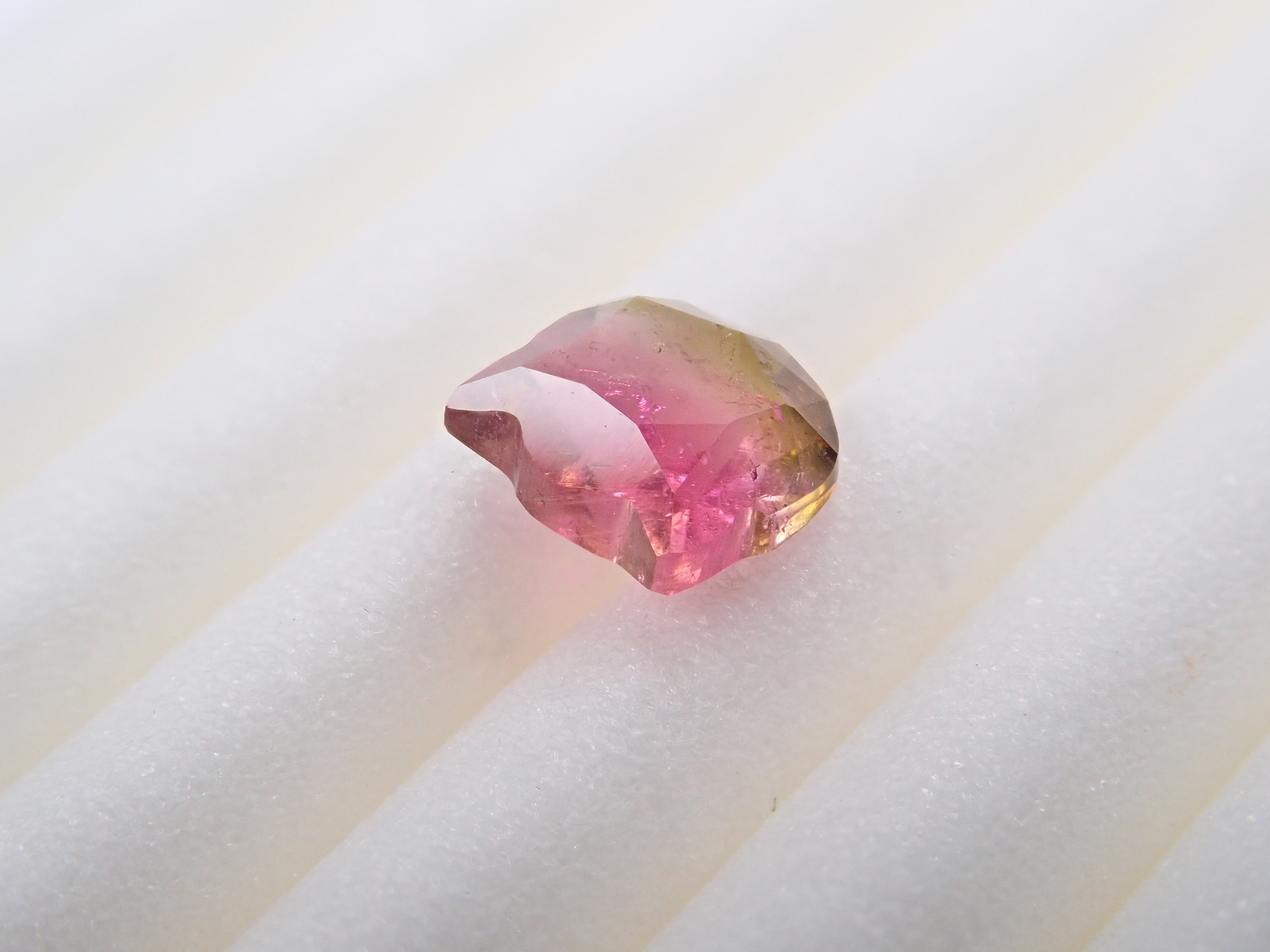 【猫カット】バイカラートルマリン 5mm/0.490ct《コラボ》ルース