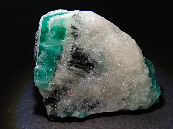 エメラルド 67.796ct原石