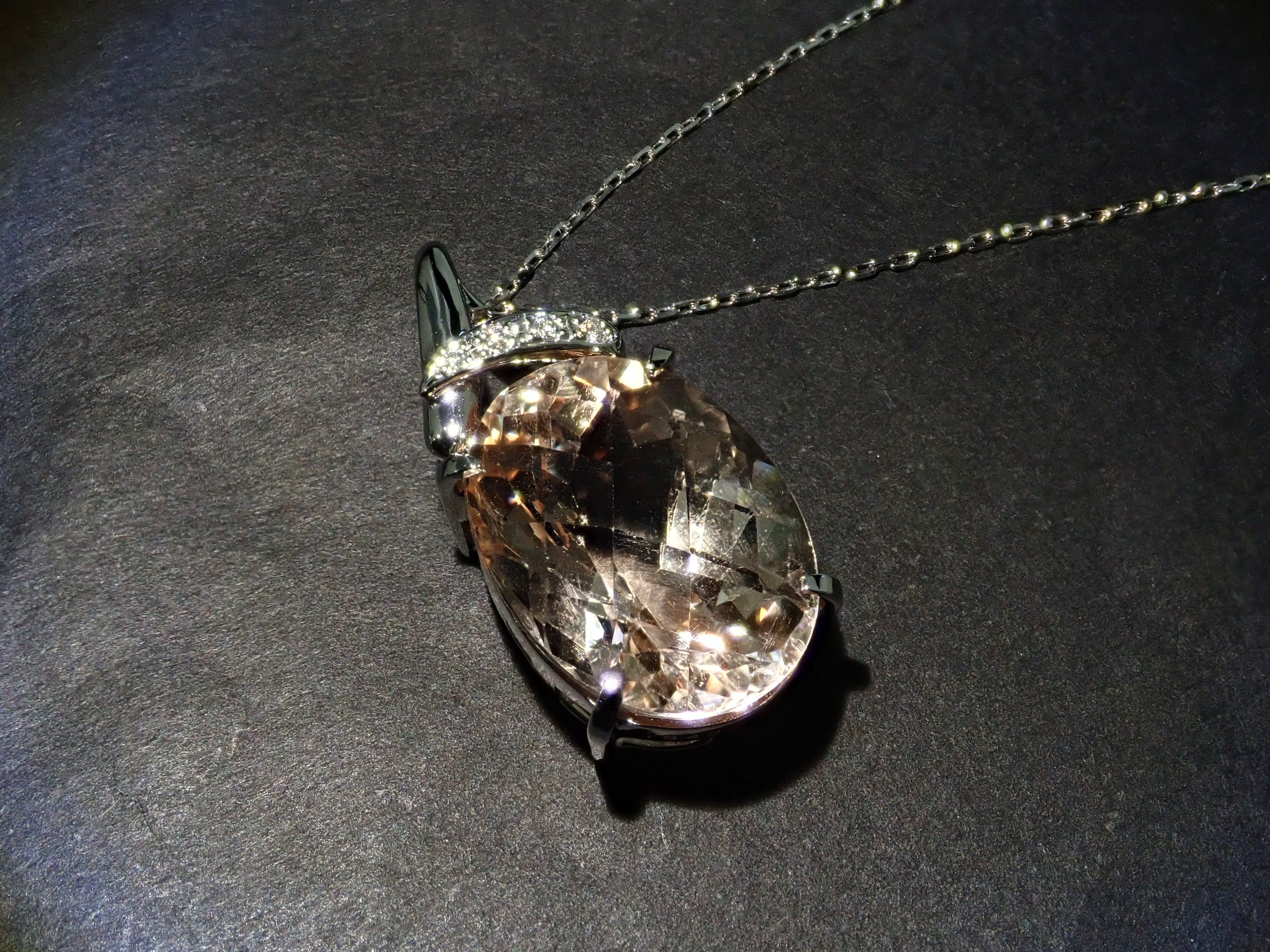 【カラフリ】K18WGトパーズ13.43ct ペンダントトップ（ネックレストップ）