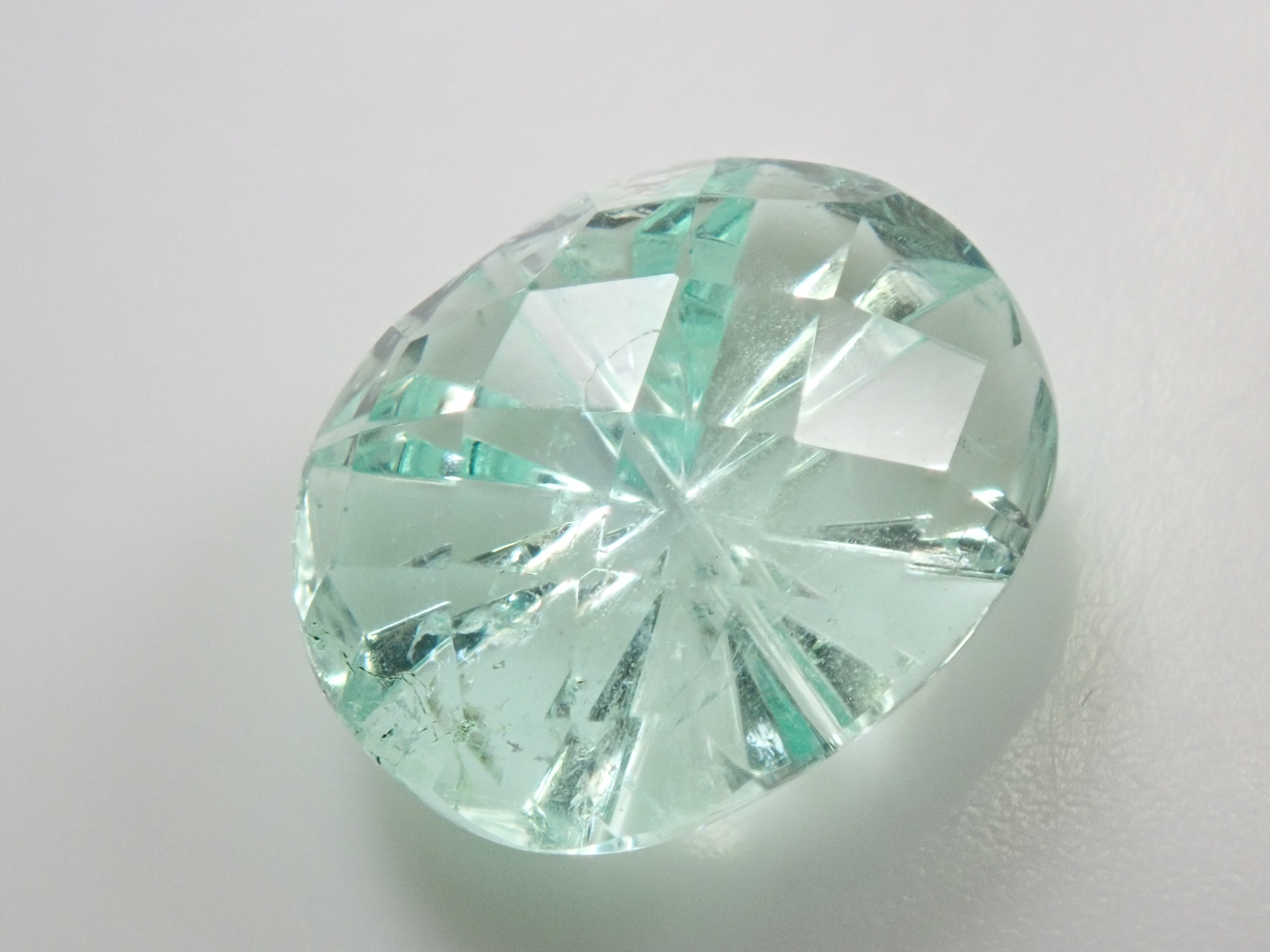 【甲州貴石切子】コロンビア産エメラルド 2.472ct《コラボ》ルース（チェッカーボード×昴） ワッペン付