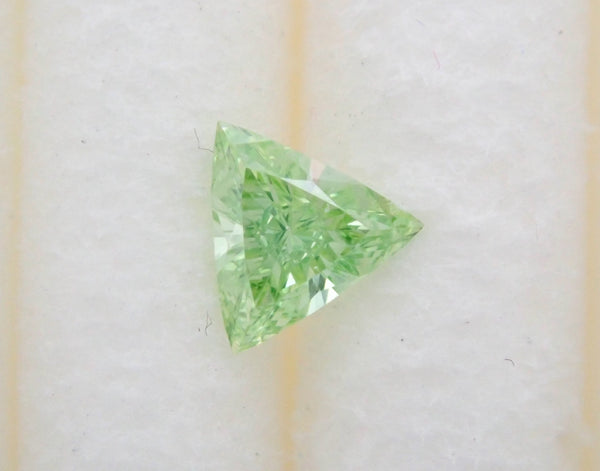 薄荷綠鑽石（處理）0.063克拉裸鑽（相當於VS級）