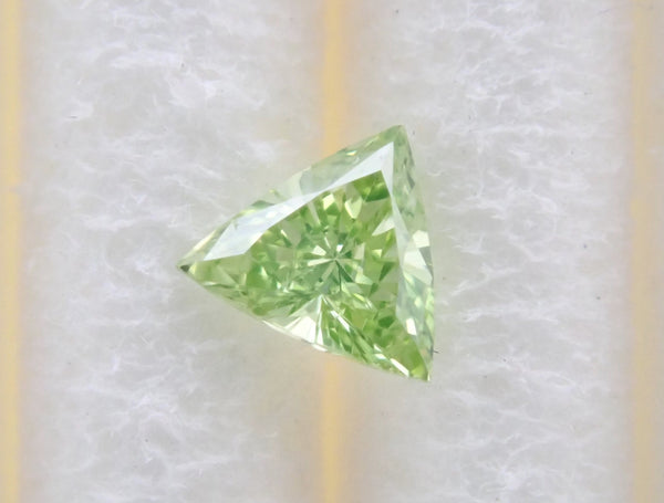 薄荷綠鑽石（處理）0.097克拉裸鑽（相當於VS級）