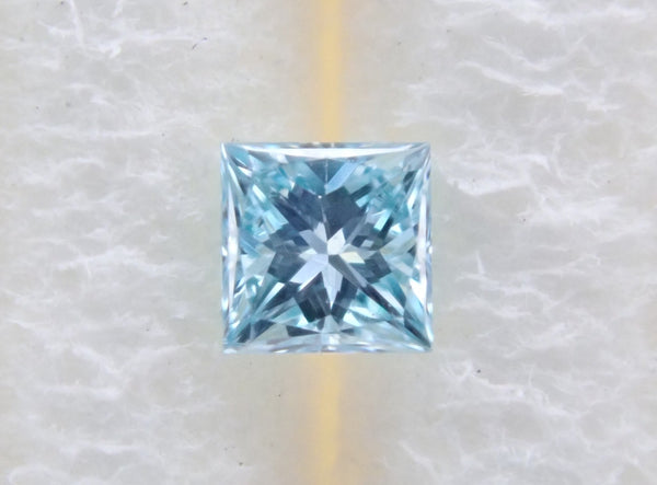 アイスブルーダイヤ　0.304 0.196 k18　レーザーホール　蛍光ダイヤアクセサリー
