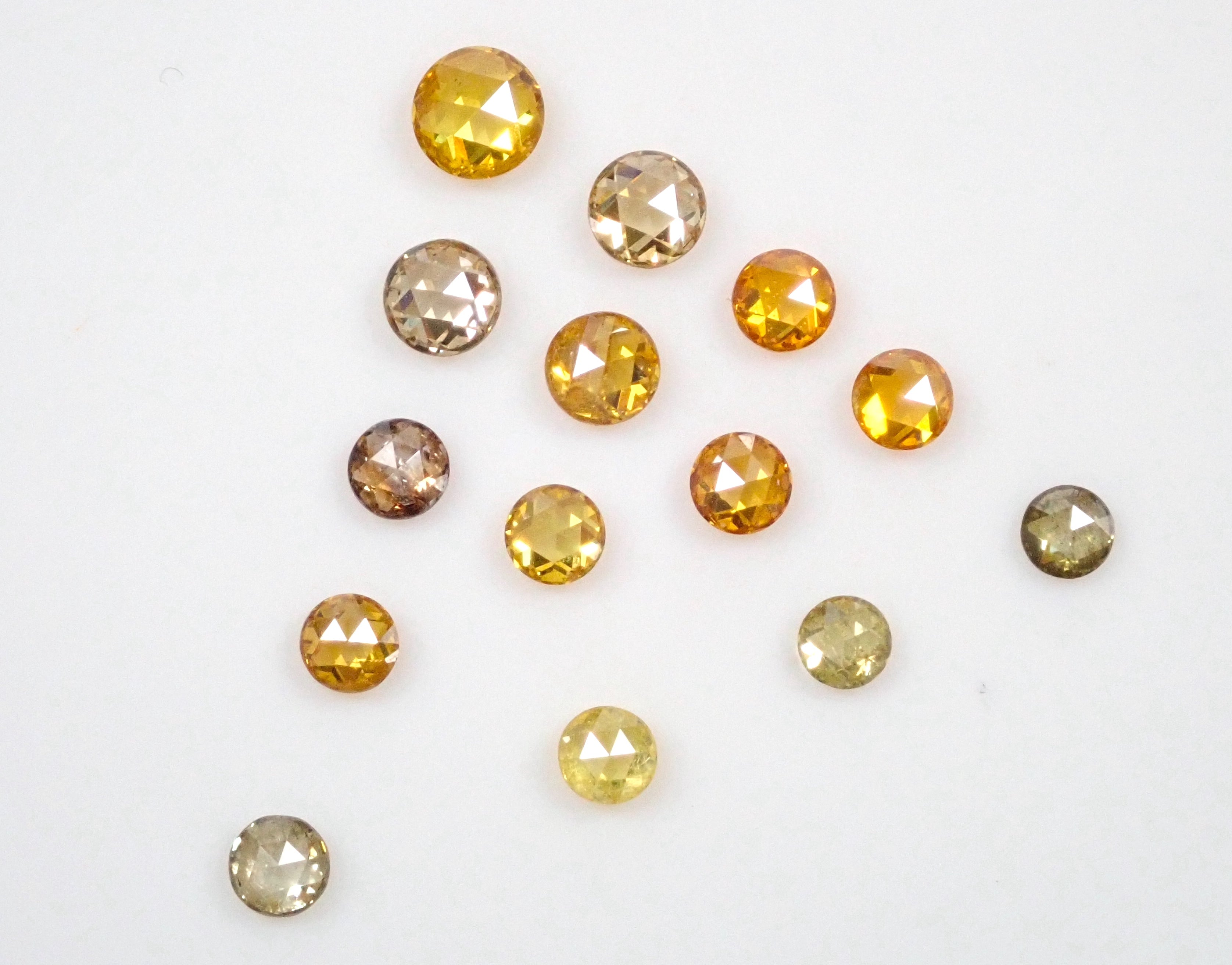 Gem Gacha 3,980 yen💎1 diamond《Rose cut》(Fancy yellow, etc., 2.3mm-3.3mm)