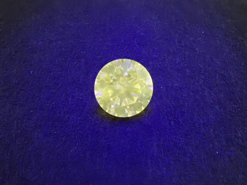 イエローダイヤモンド 0.102ctルース（TLC／VSクラス相当）