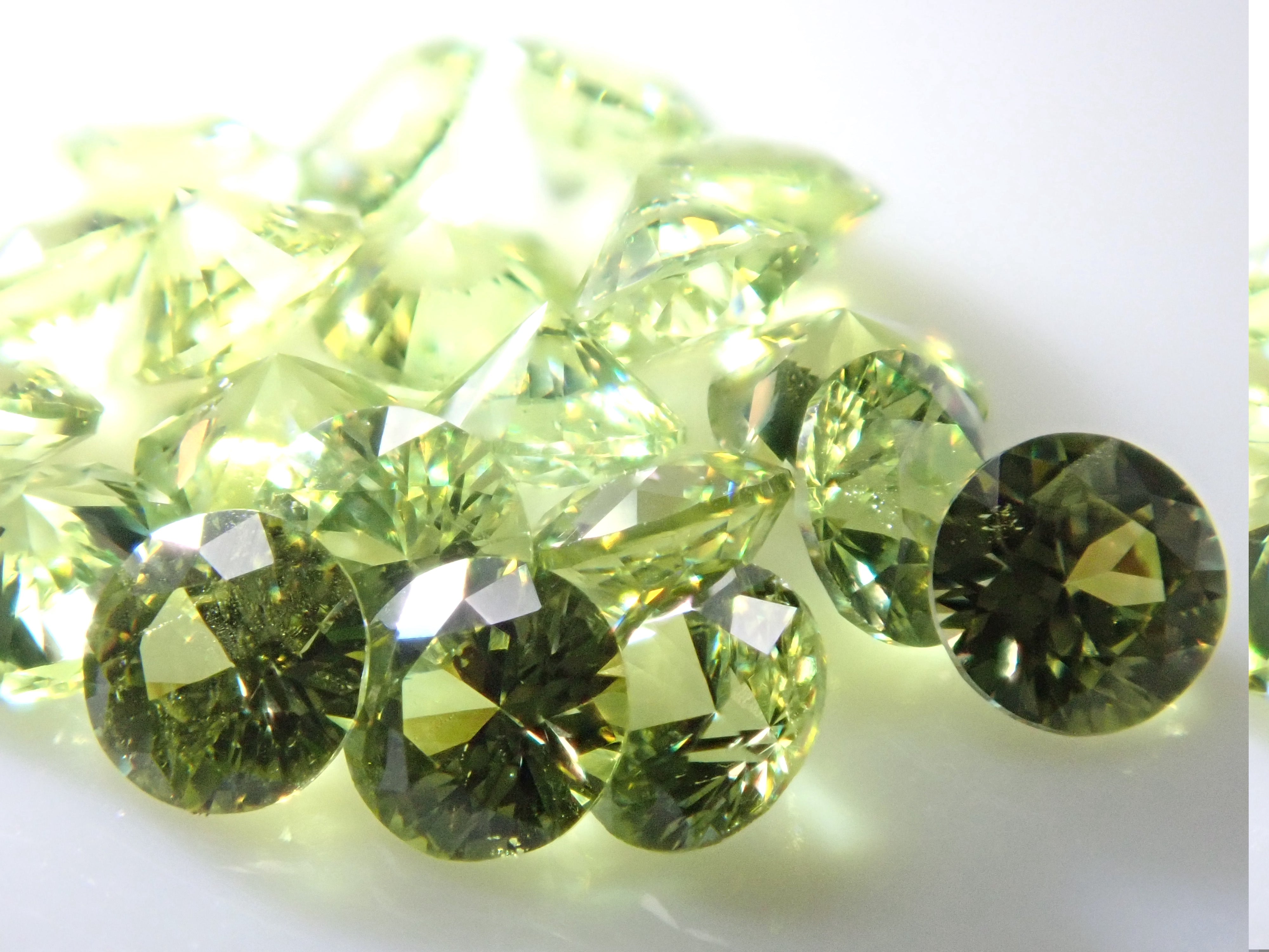 1 stone demantoid garnet from Madagascar (2mm, round cut)《Tucson's most talked about stone》《Multiple purchase discount available》