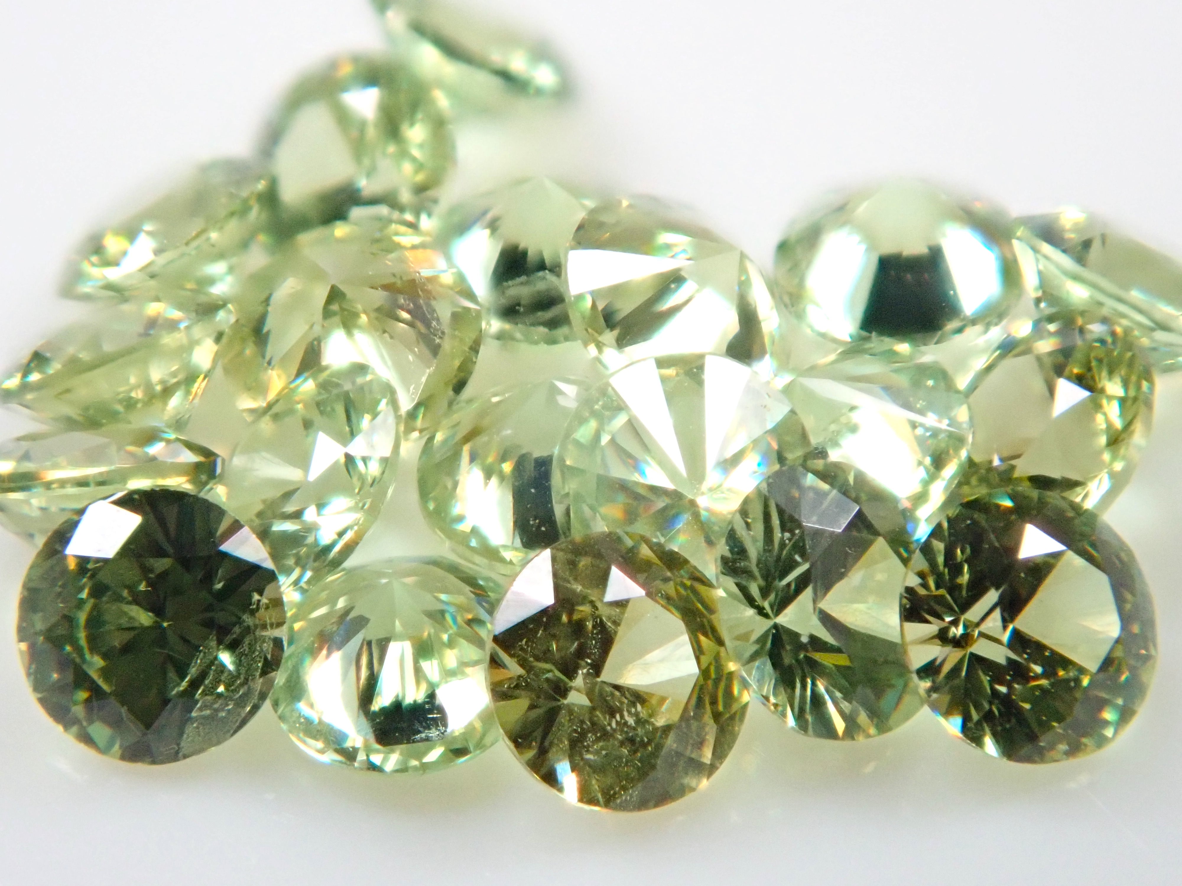 1 stone demantoid garnet from Madagascar (2mm, round cut)《Tucson's most talked about stone》《Multiple purchase discount available》