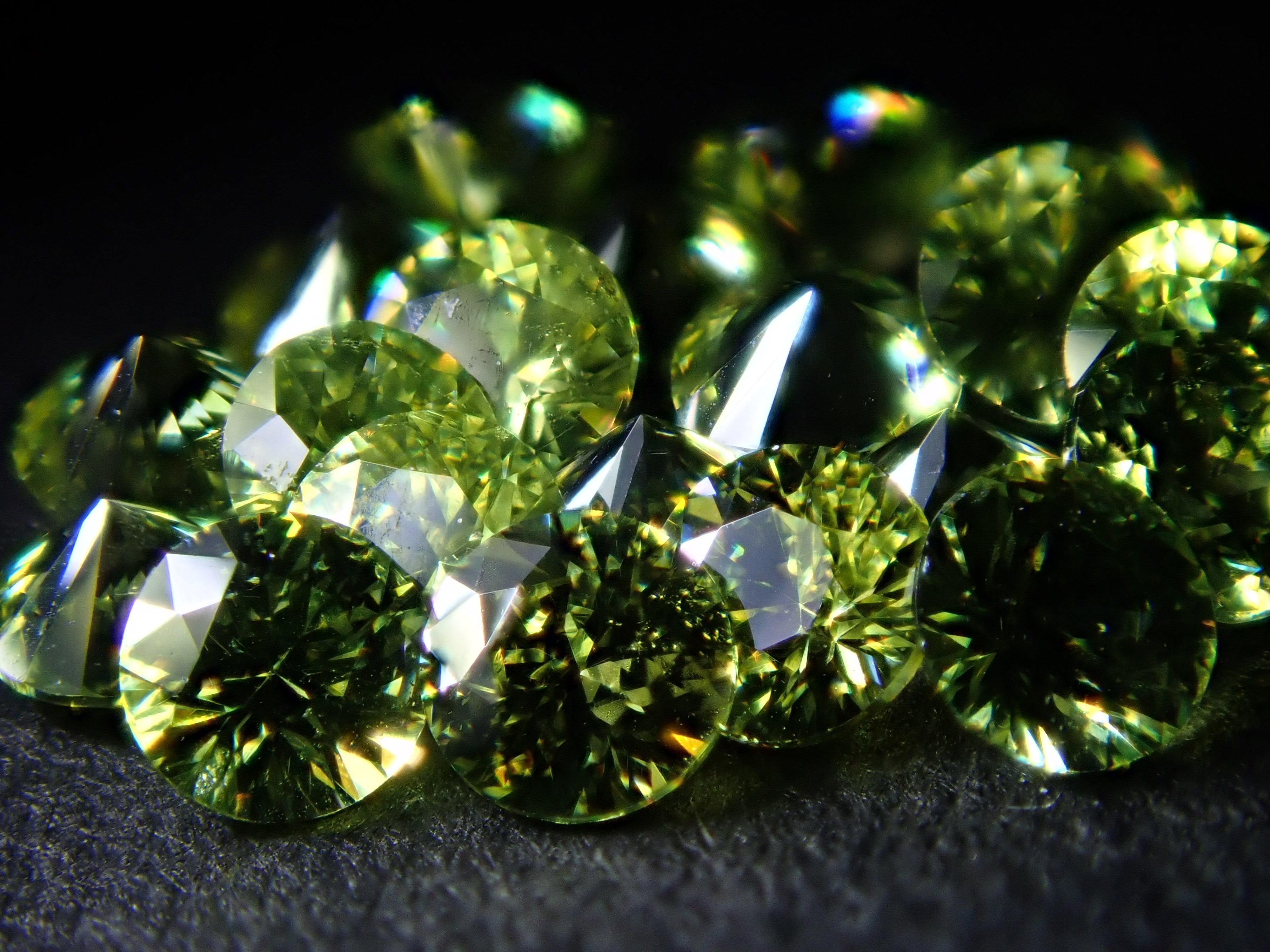 1 stone demantoid garnet from Madagascar (2mm, round cut)《Tucson's most talked about stone》《Multiple purchase discount available》