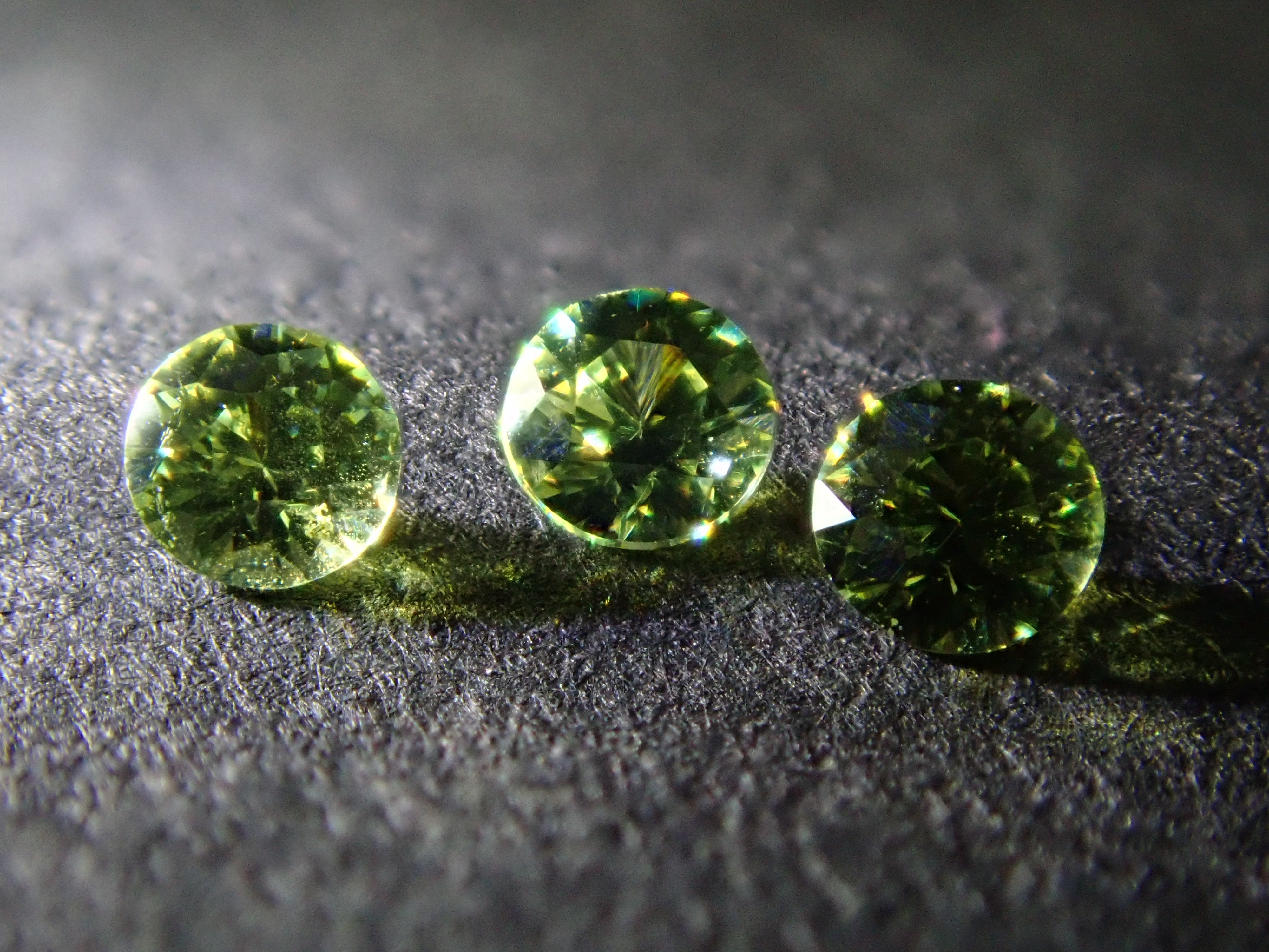 1 stone demantoid garnet from Madagascar (2mm, round cut)《Tucson's most talked about stone》《Multiple purchase discount available》