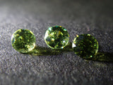 1顆馬達加斯加濃綠榴石（2毫米，圓形切割）《圖森最受關注的石頭》《多買有折扣》