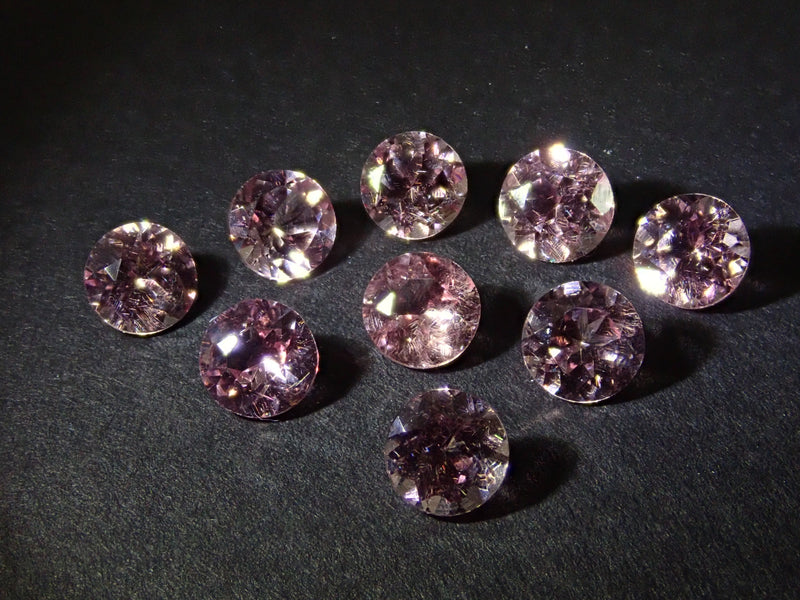 1 dragon garnet stone (4.5mm, round cut)