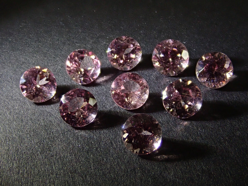 1 dragon garnet stone (4.5mm, round cut)