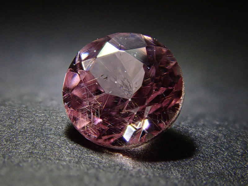 1 dragon garnet stone (4.5mm, round cut)