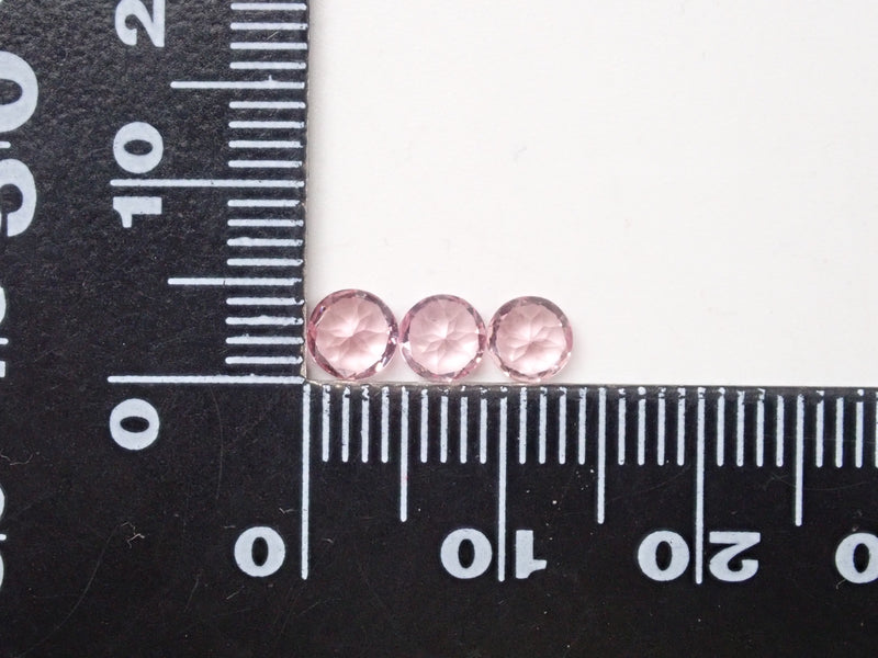 1 塊龍石榴石（4.5 毫米，圓形切割）