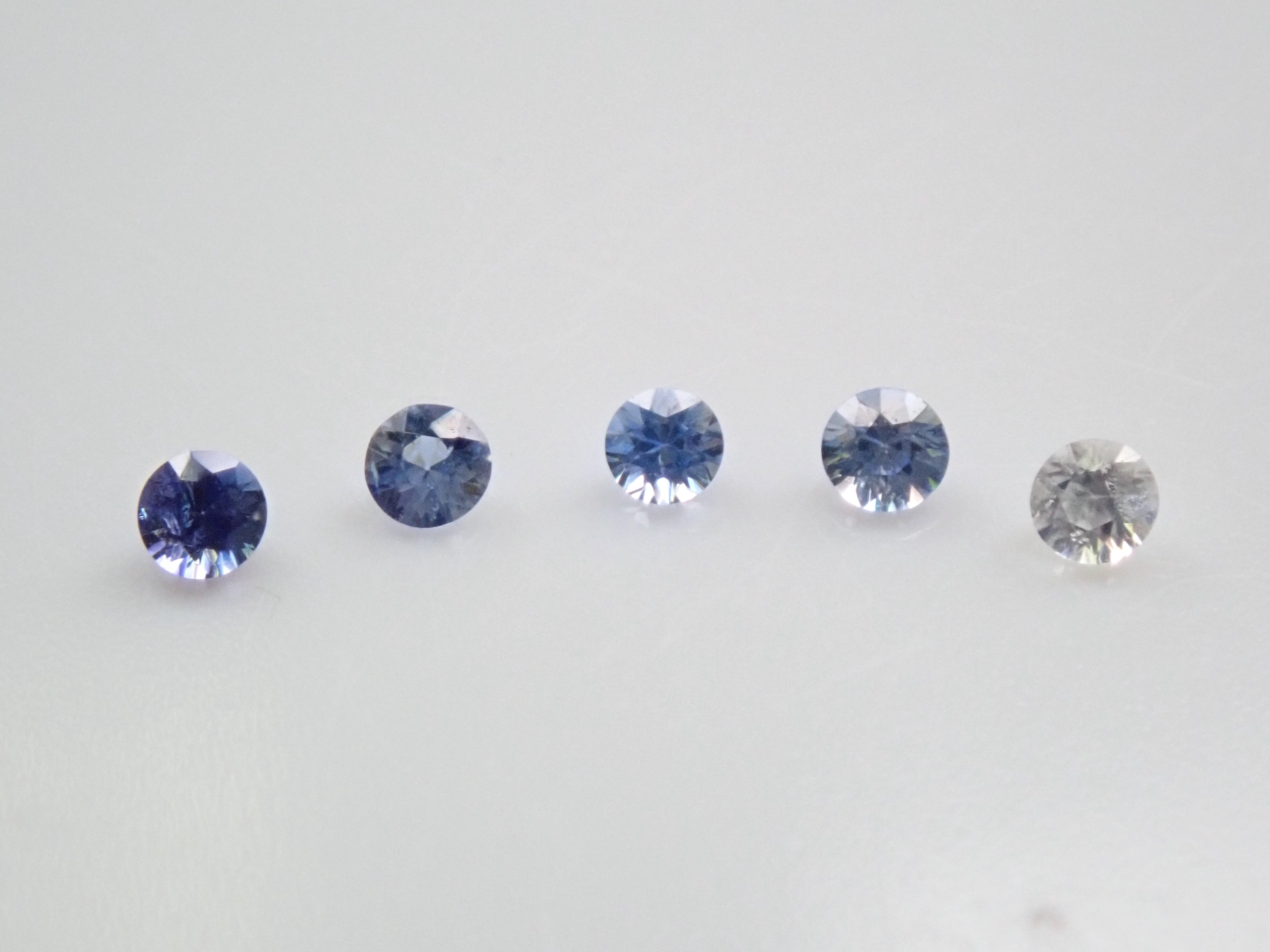 ベニトアイト 2mm/0.135ct 5石セットルース（グラデーション）