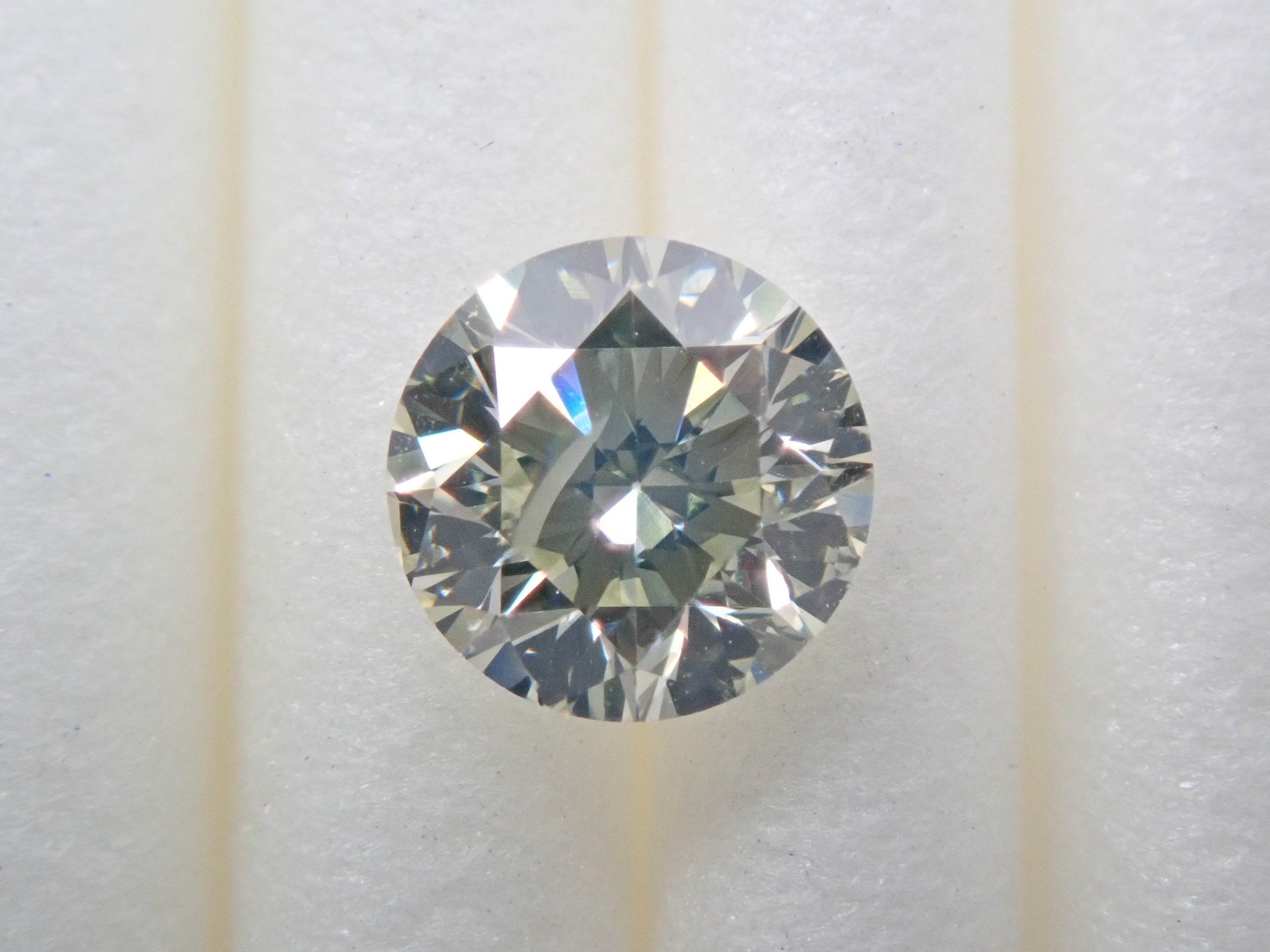 グリーンイエローダイヤモンド 0.502ctルース(VERY LIGHT GREEN YELLOW, I1)