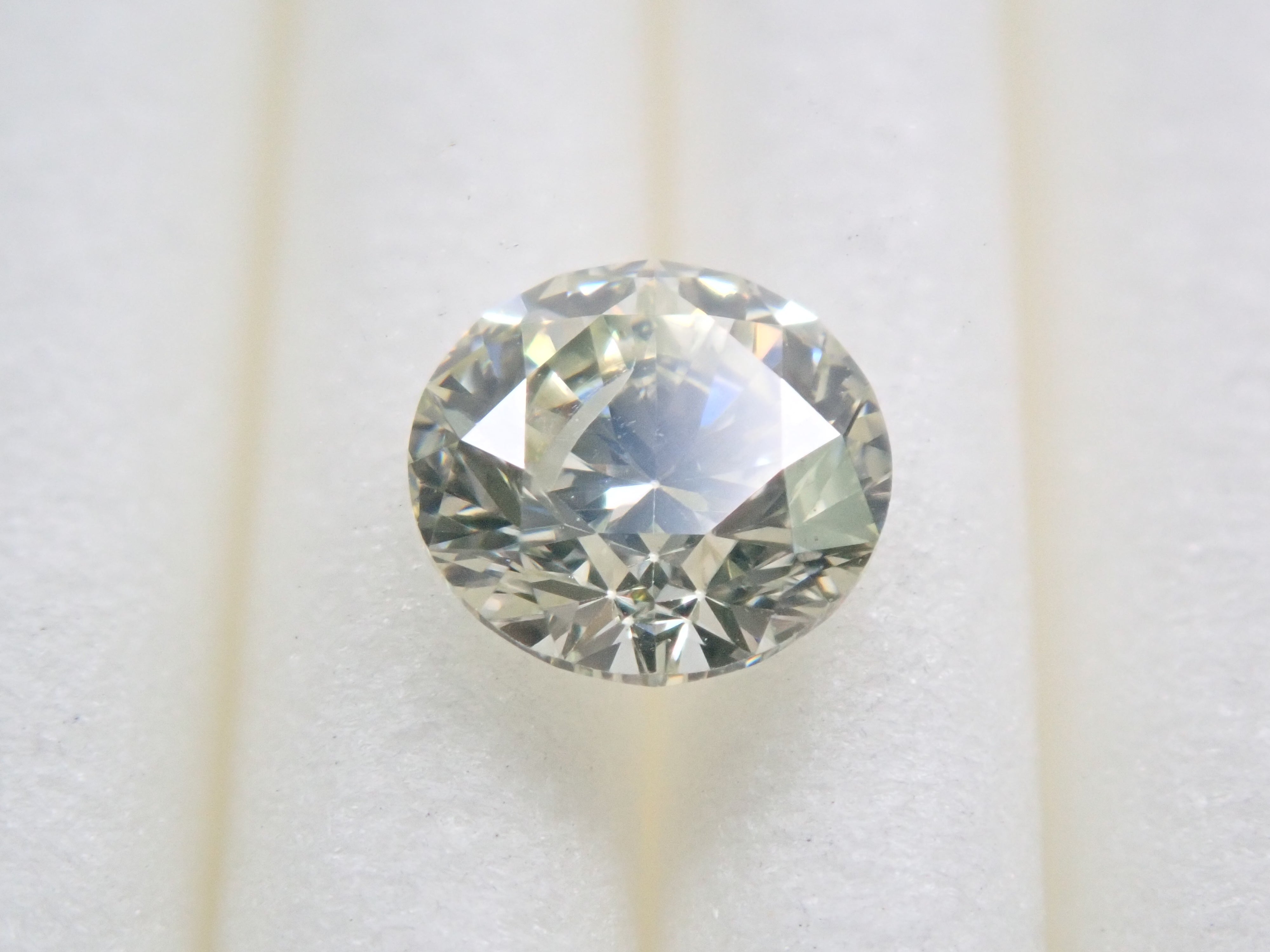 グリーンイエローダイヤモンド 0.502ctルース(VERY LIGHT GREEN YELLOW, I1)