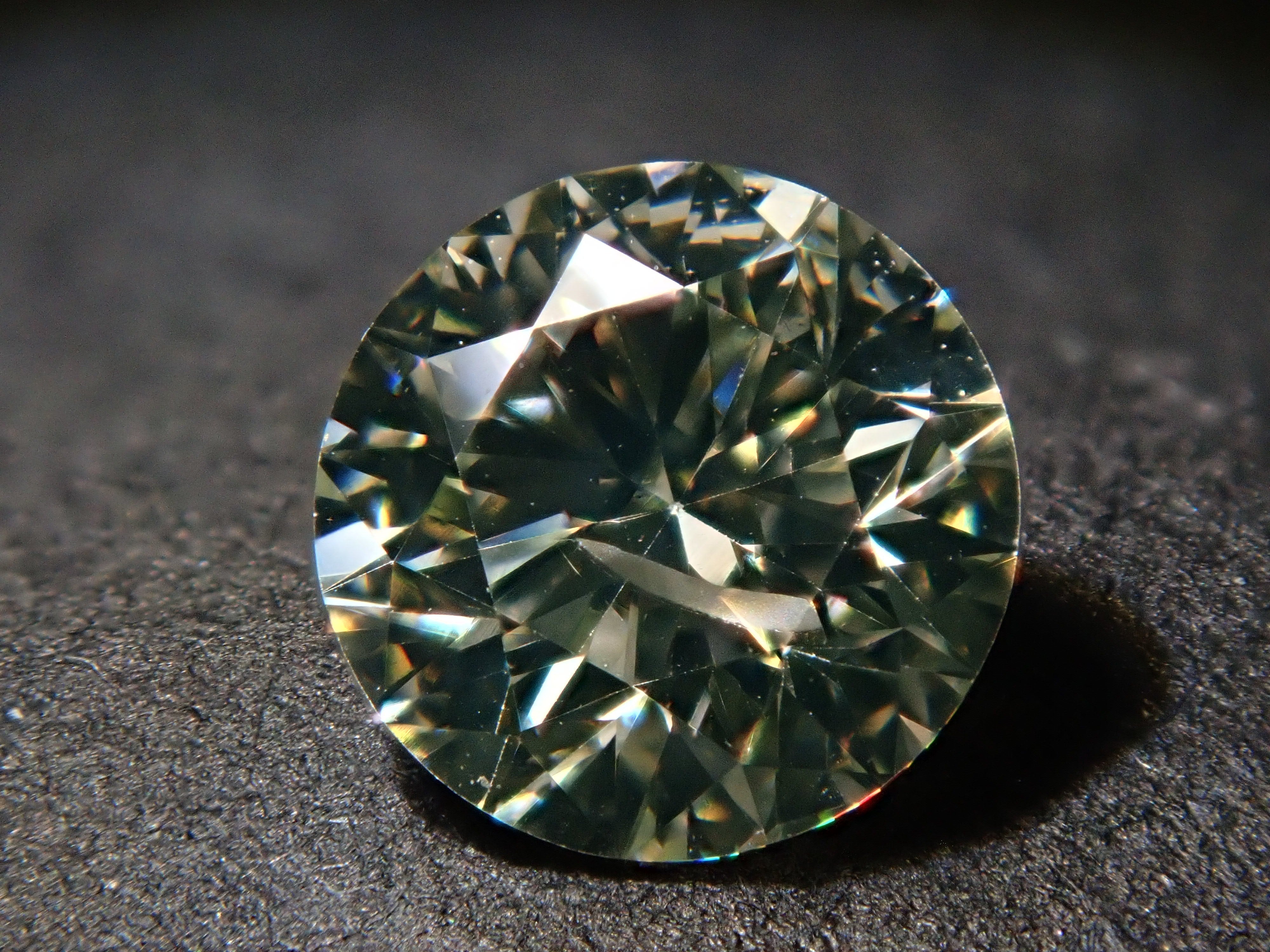 グリーンイエローダイヤモンド 0.502ctルース(VERY LIGHT GREEN YELLOW, I1)