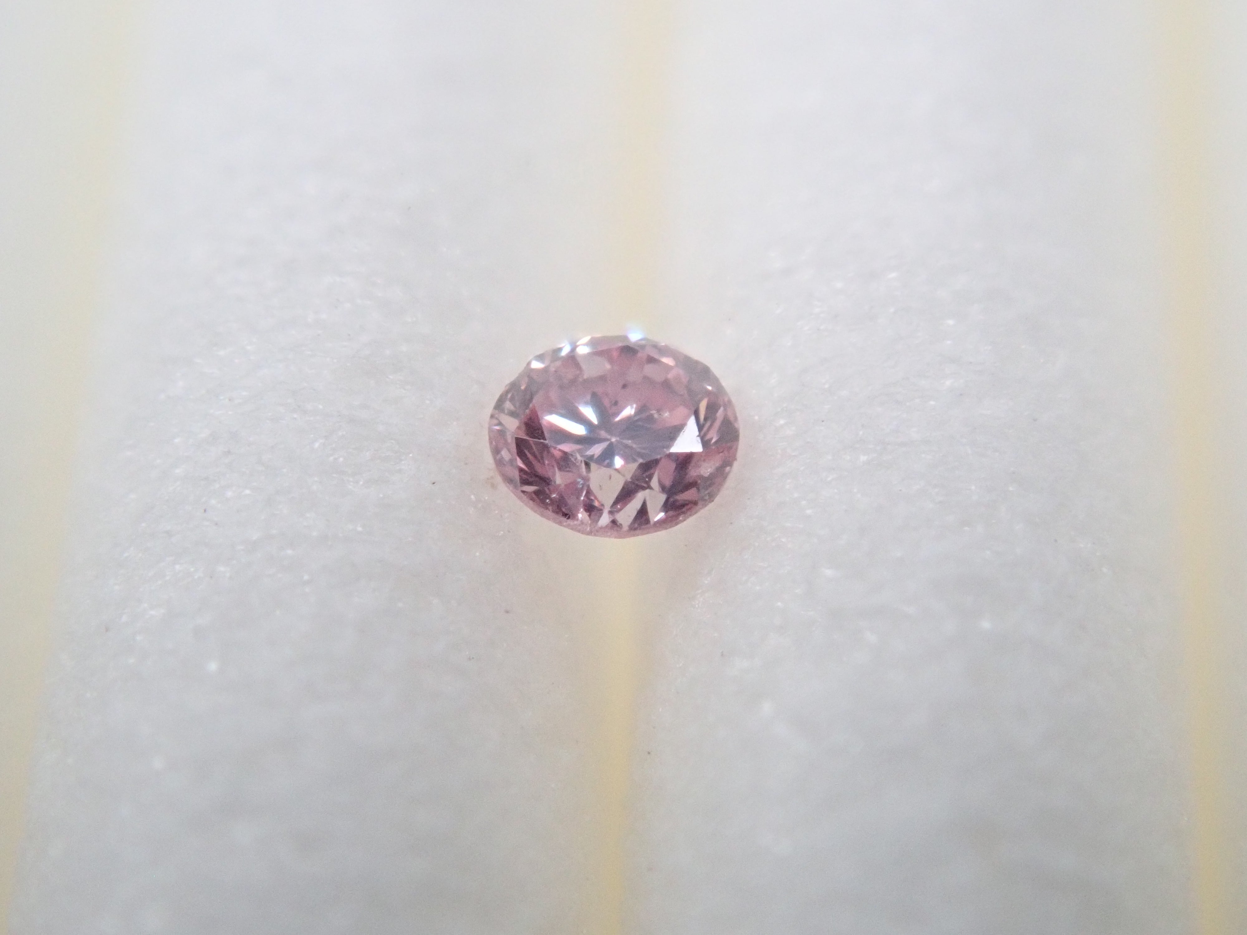 ファンシーパープリッシュピンクダイヤモンド 1.7mm/0.022ctルース(FANCY PURPLISH PINK, SI2)