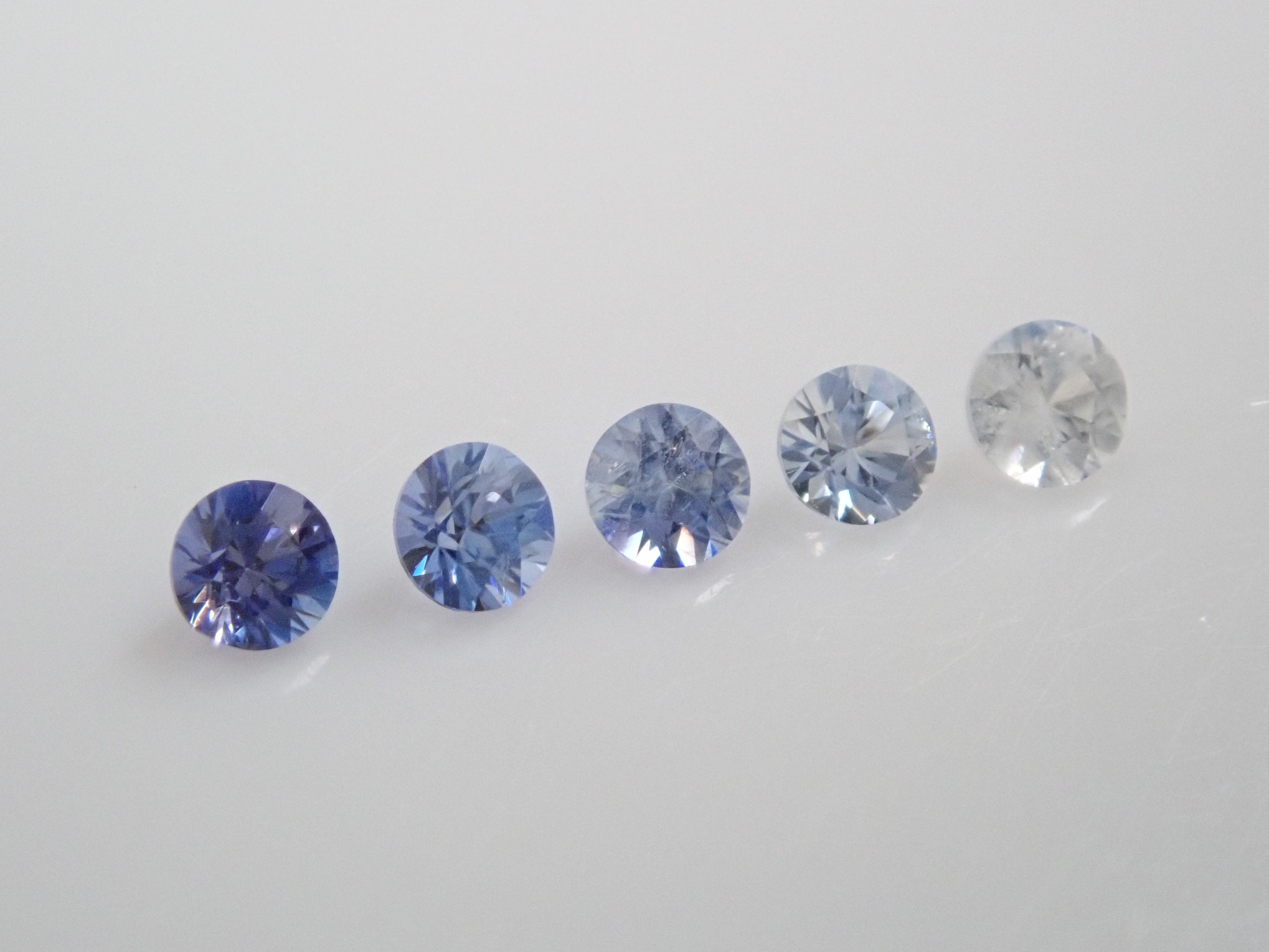 ベニトアイト2.0mm/0.149ct 5石セット（グラデーション）