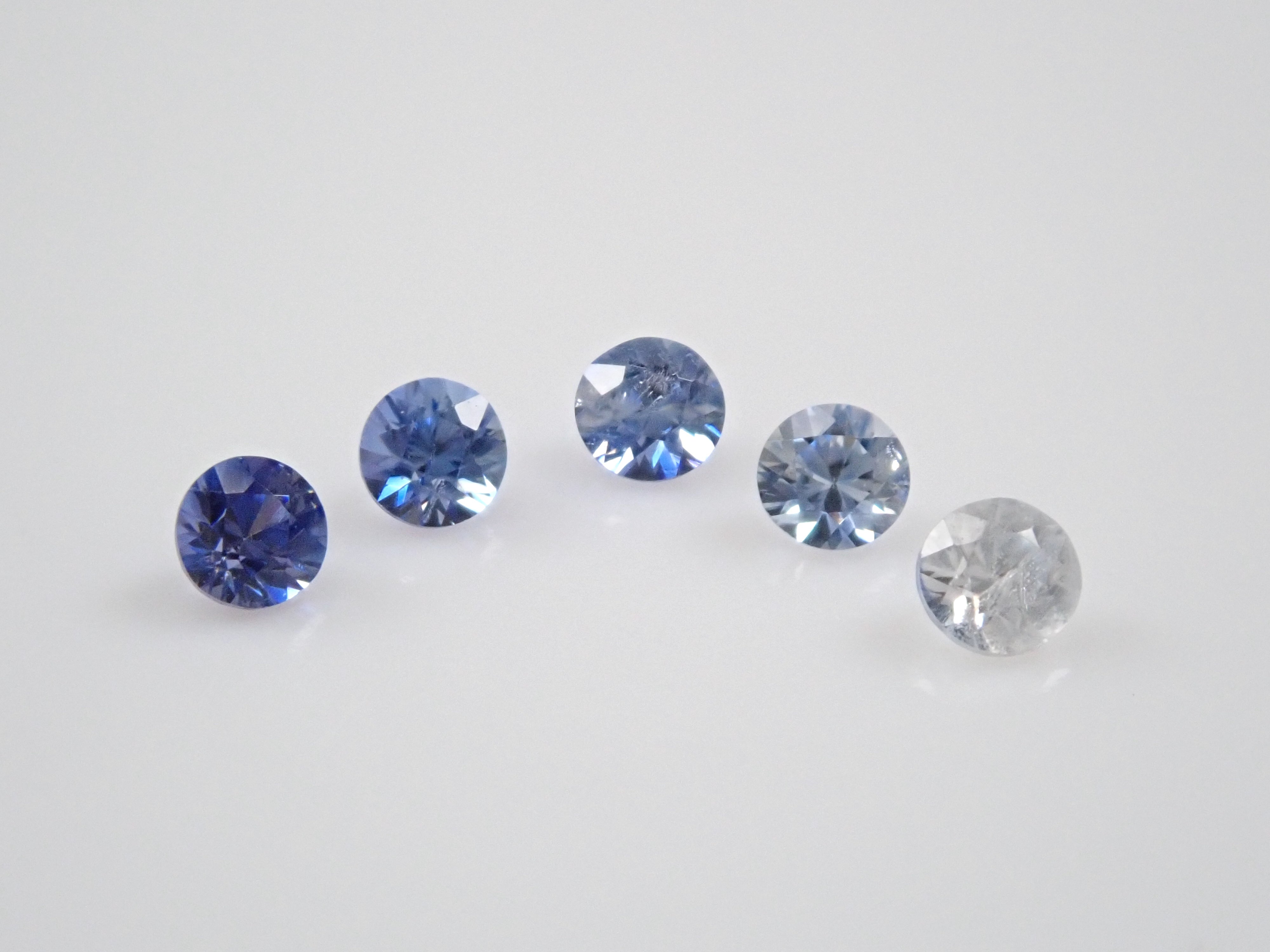 ベニトアイト2.0mm/0.149ct 5石セット（グラデーション）