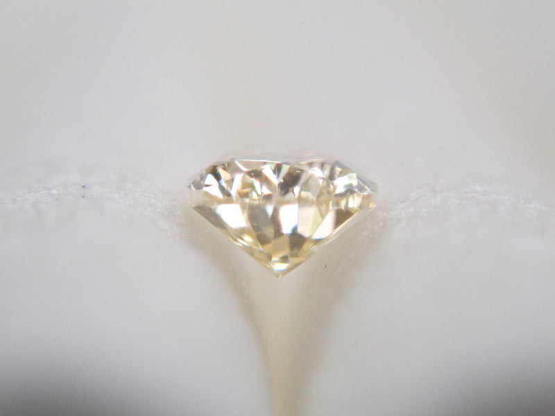 イエローダイヤモンド 0.068ctルース（SIクラス相当）