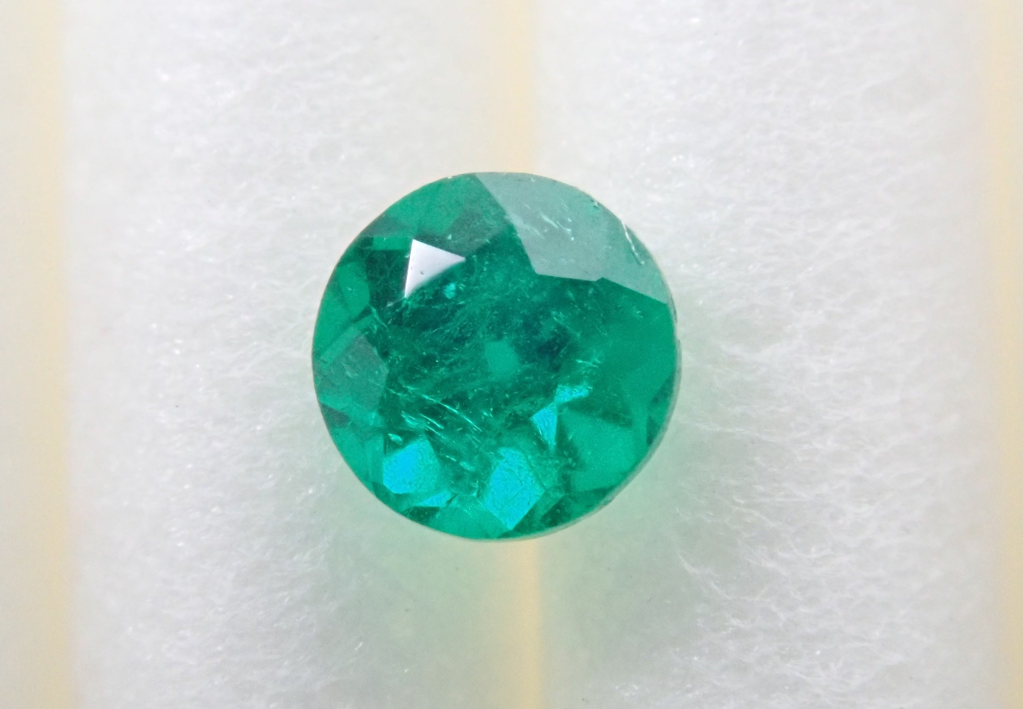 エメラルド 3mm/0.126ct ルース