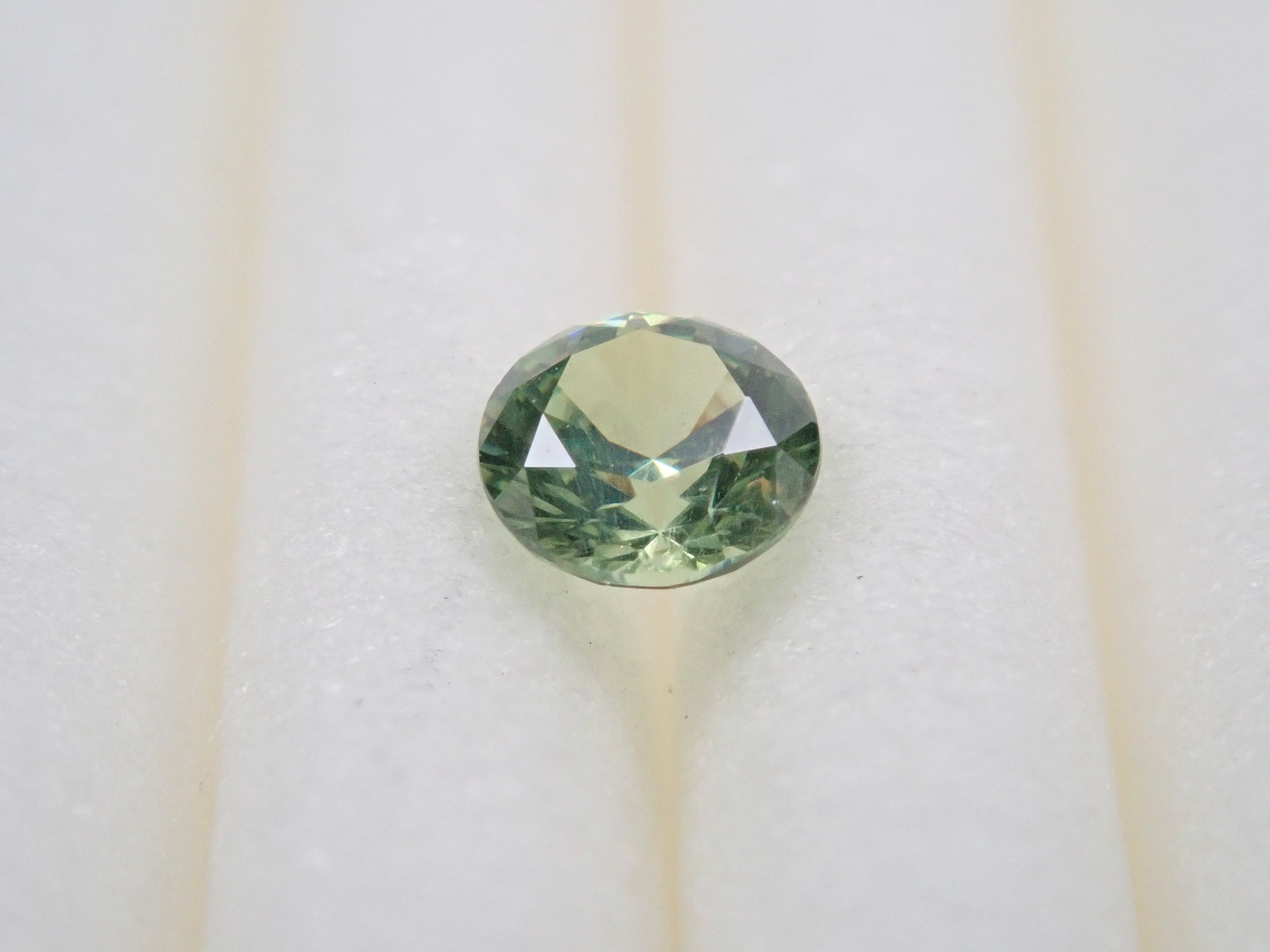 ロシア産デマントイドガーネット（ホーステール認む） 3.0mm/0.137ct ルース