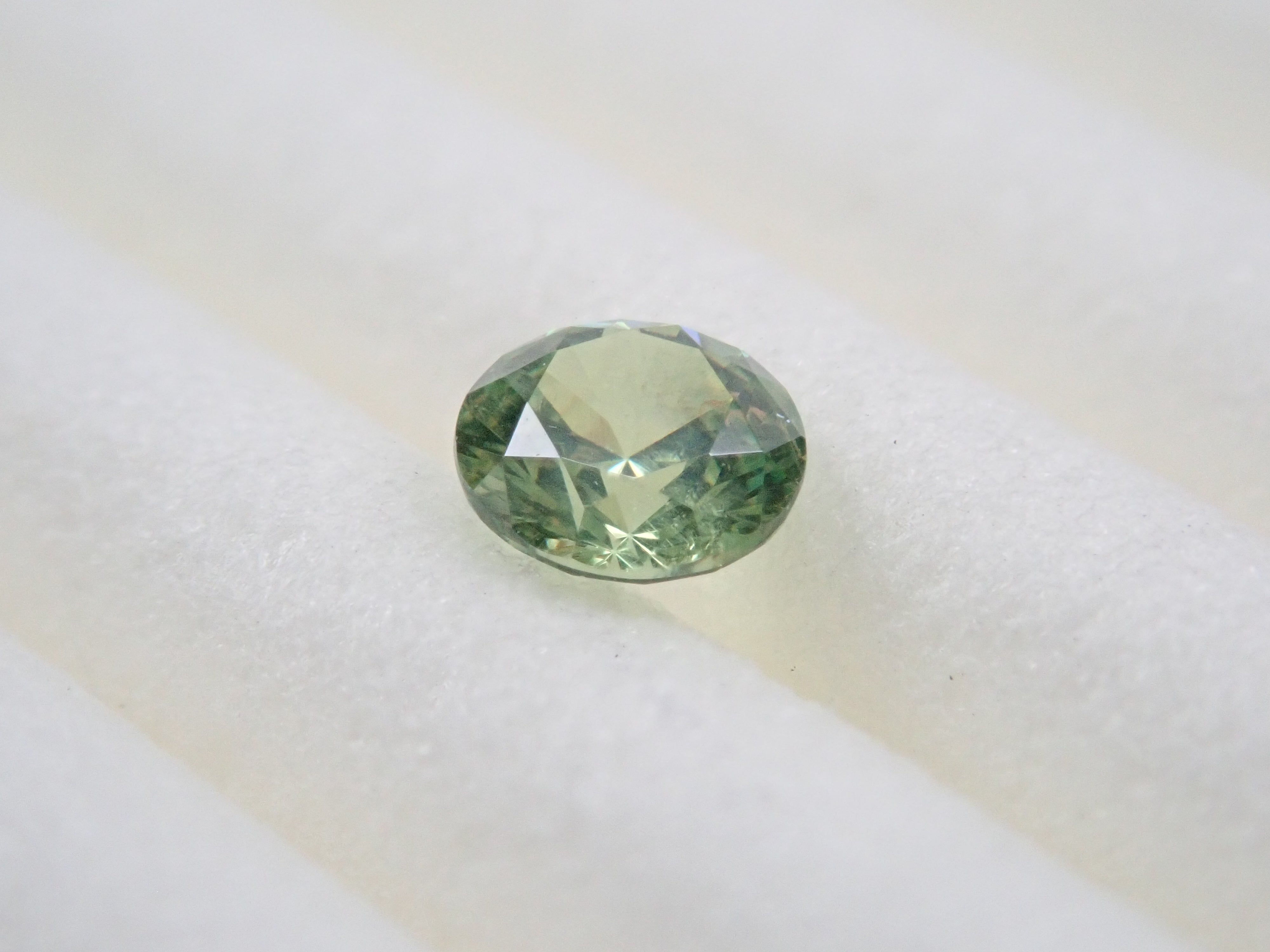 ロシア産デマントイドガーネット（ホーステール認む） 3.0mm/0.137ct ルース