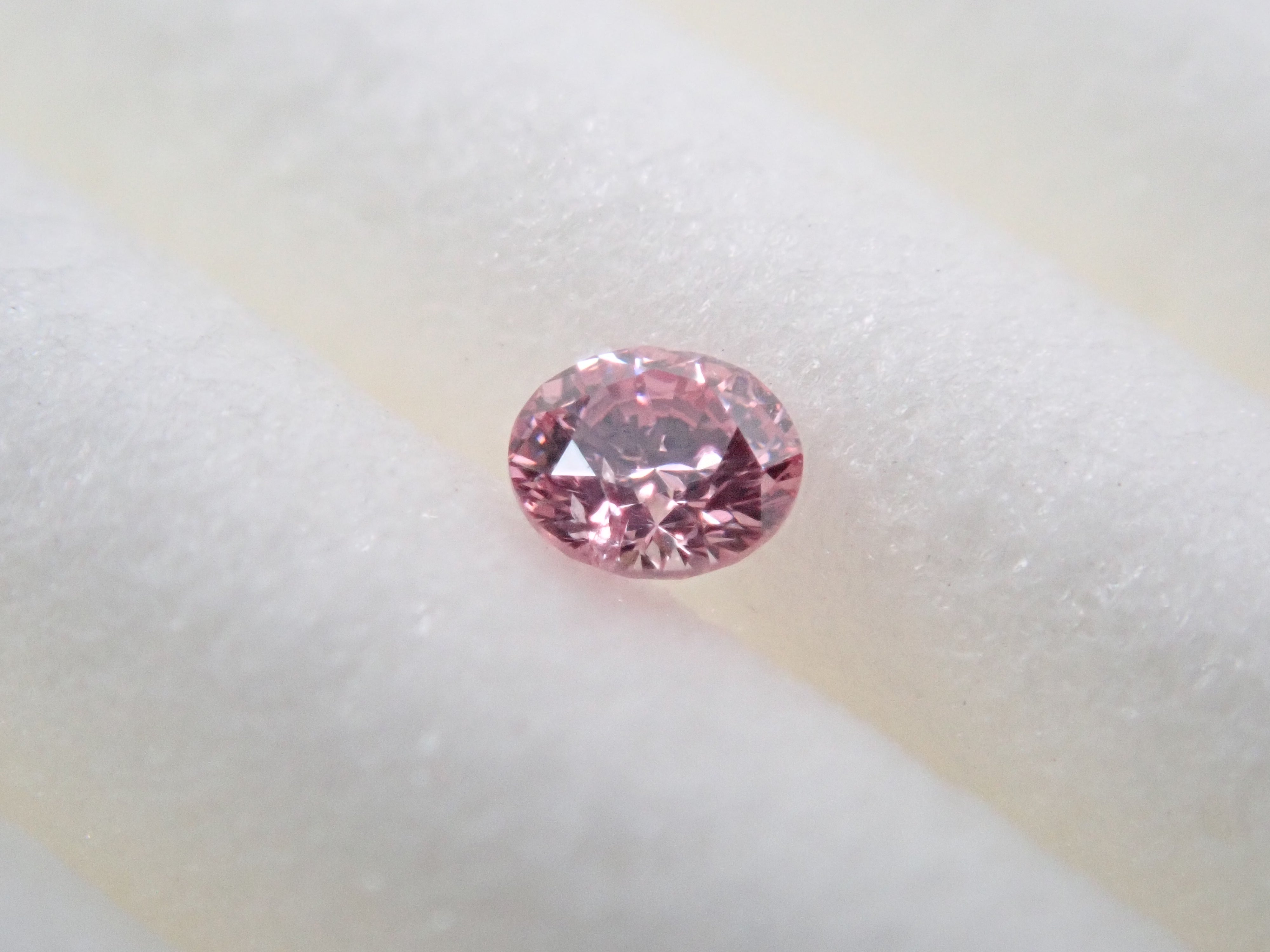 ファンシーパープリッシュピンクダイヤモンド 2mm/0.034ctルース(FANCY PURPLISH PINK, SI2)