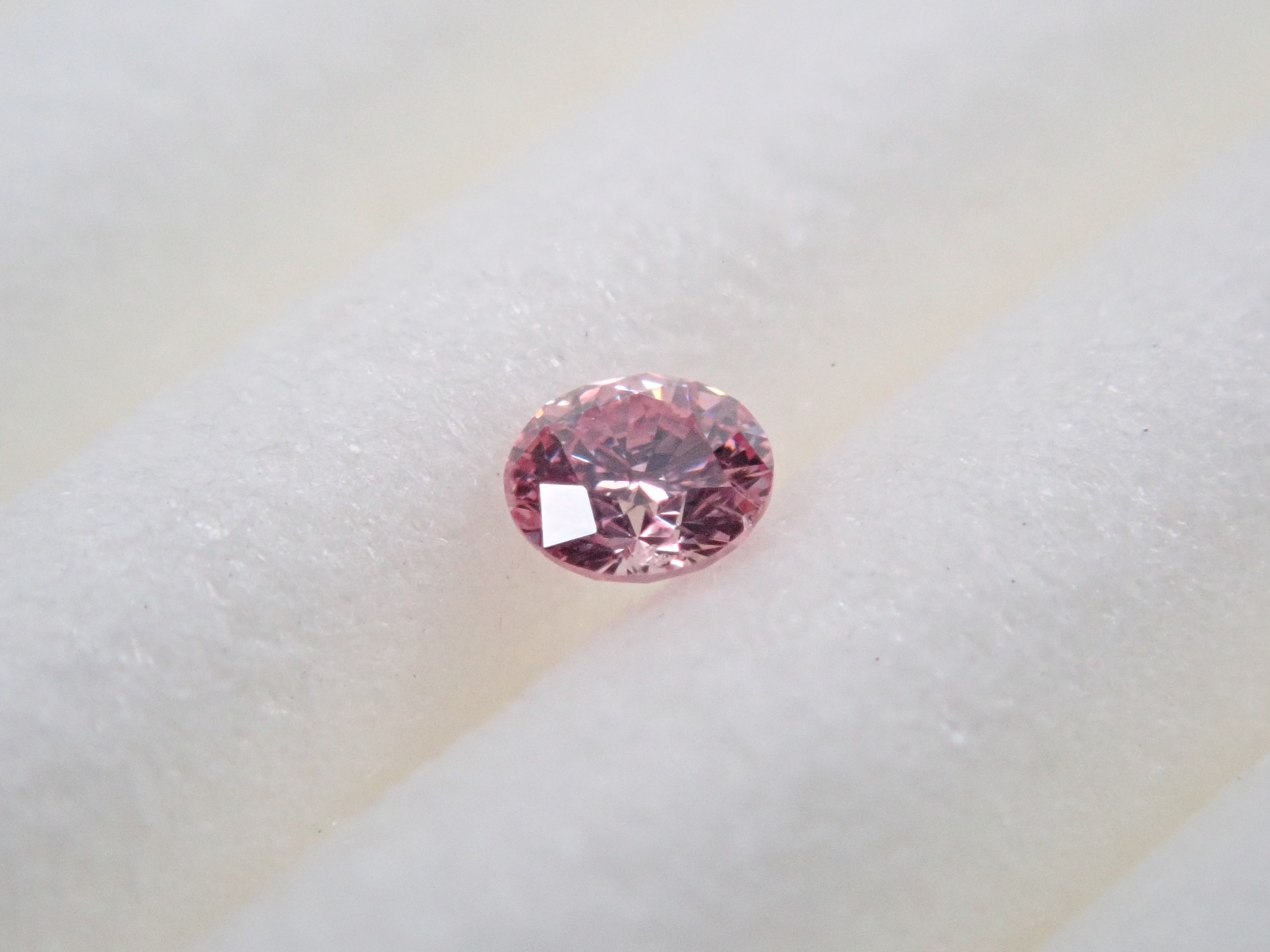 ファンシーパープリッシュピンクダイヤモンド 2mm/0.034ctルース(FANCY PURPLISH PINK, SI2)