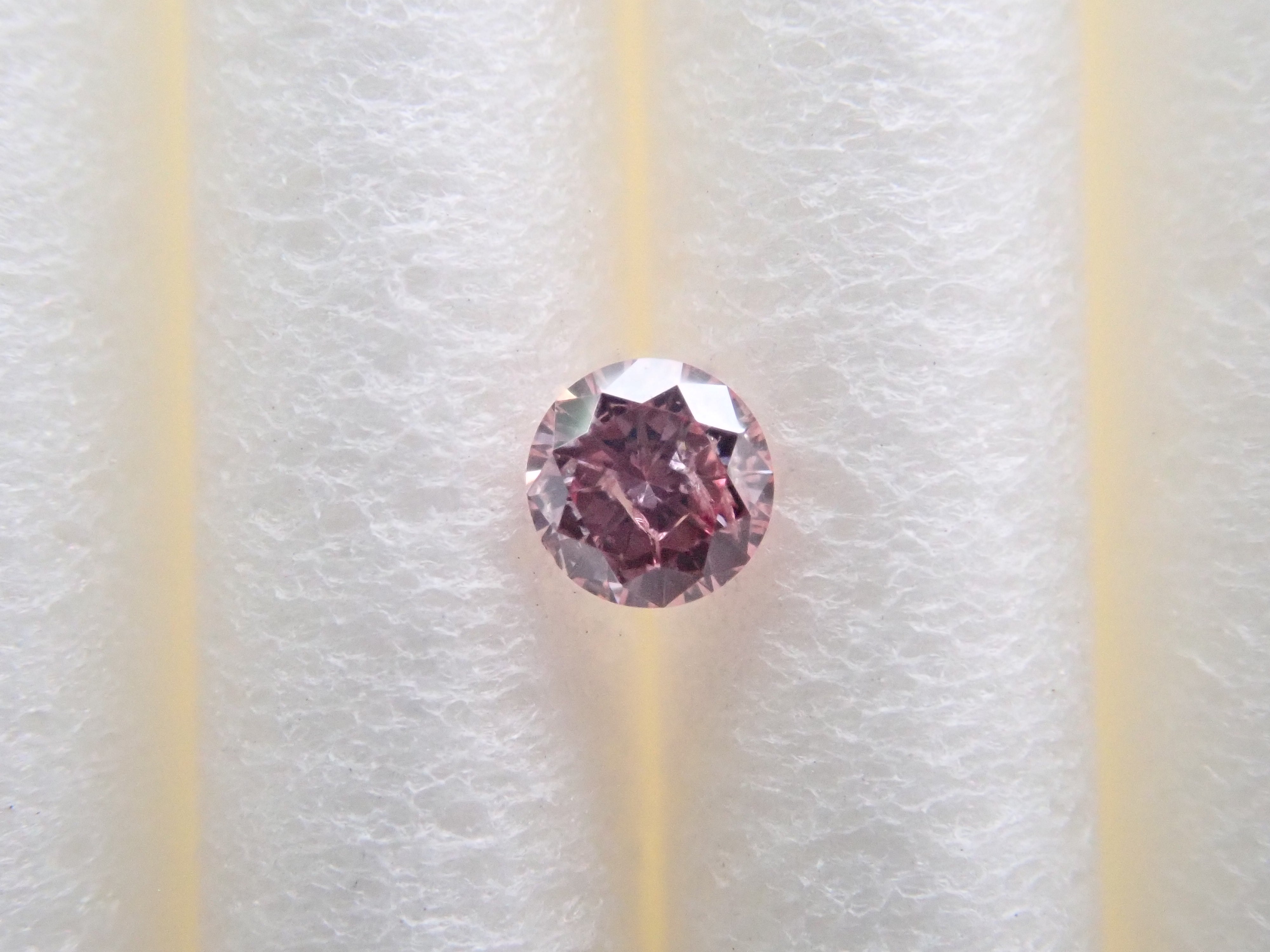 ファンシーパープリッシュピンクダイヤモンド 2.1mm/0.036ctルース(FANCY PURPLISH PINK, I1)