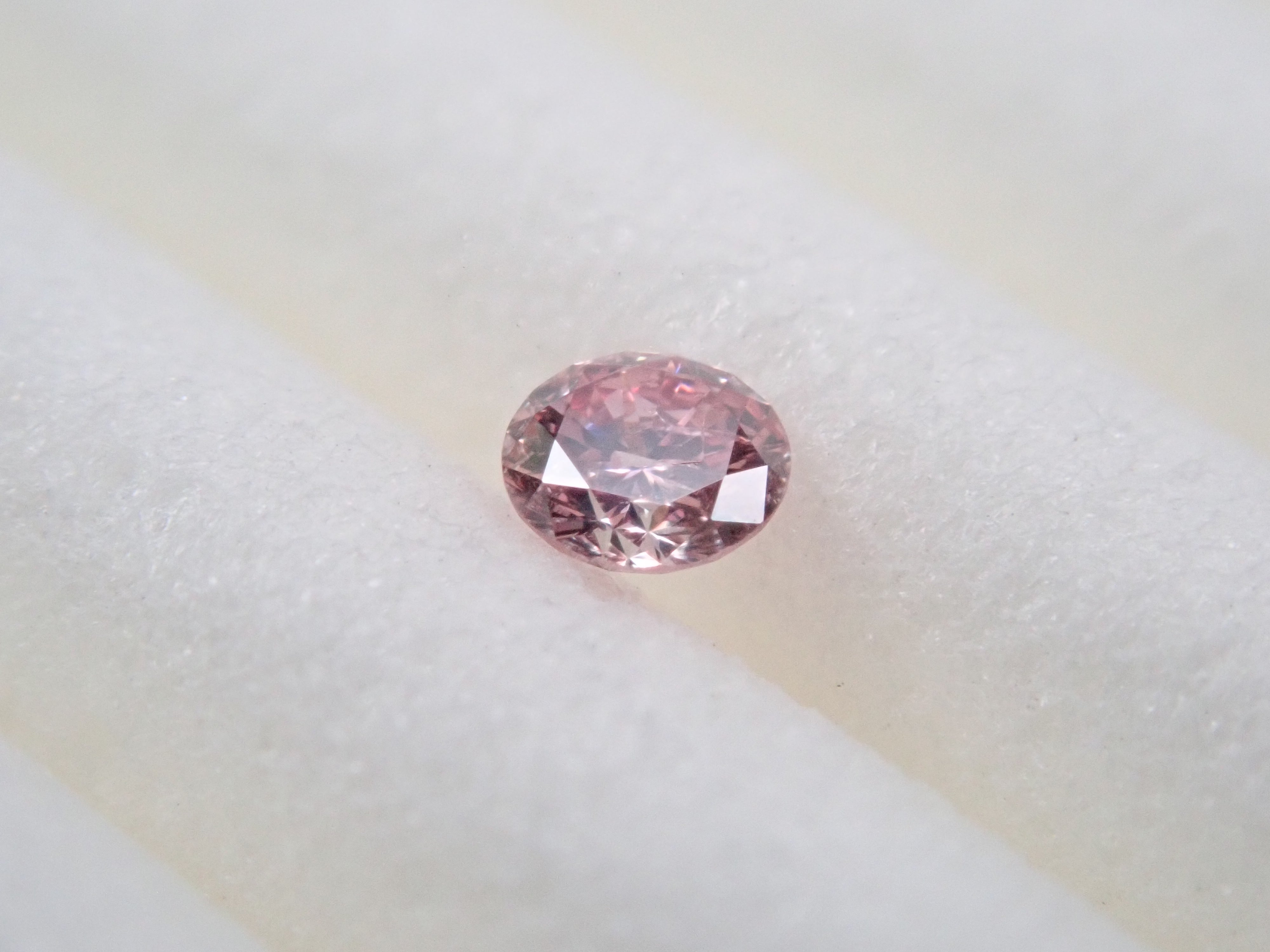 ファンシーパープリッシュピンクダイヤモンド 2.1mm/0.036ctルース(FANCY PURPLISH PINK, I1)