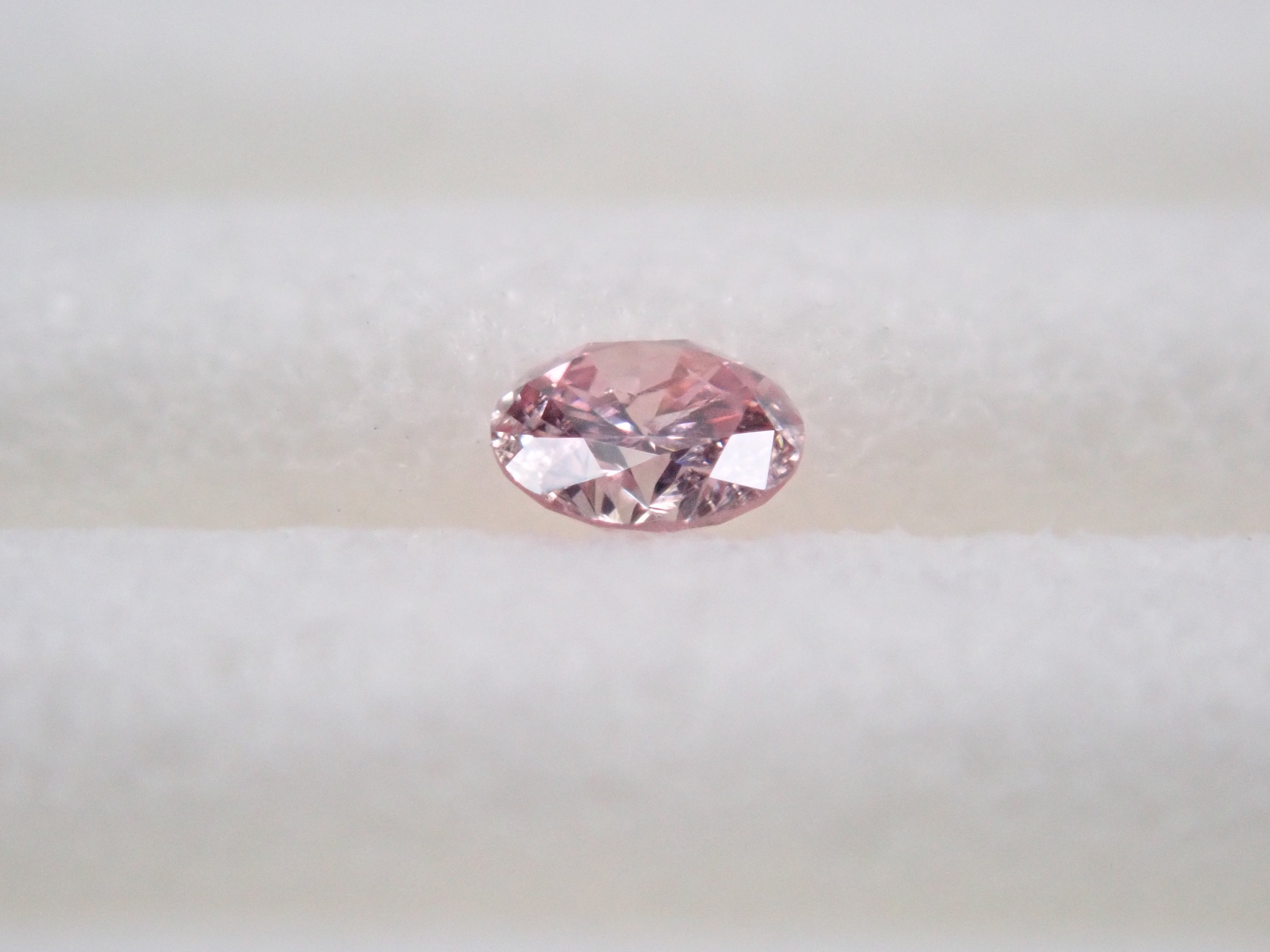 ファンシーパープリッシュピンクダイヤモンド 2.1mm/0.036ctルース(FANCY PURPLISH PINK, I1)