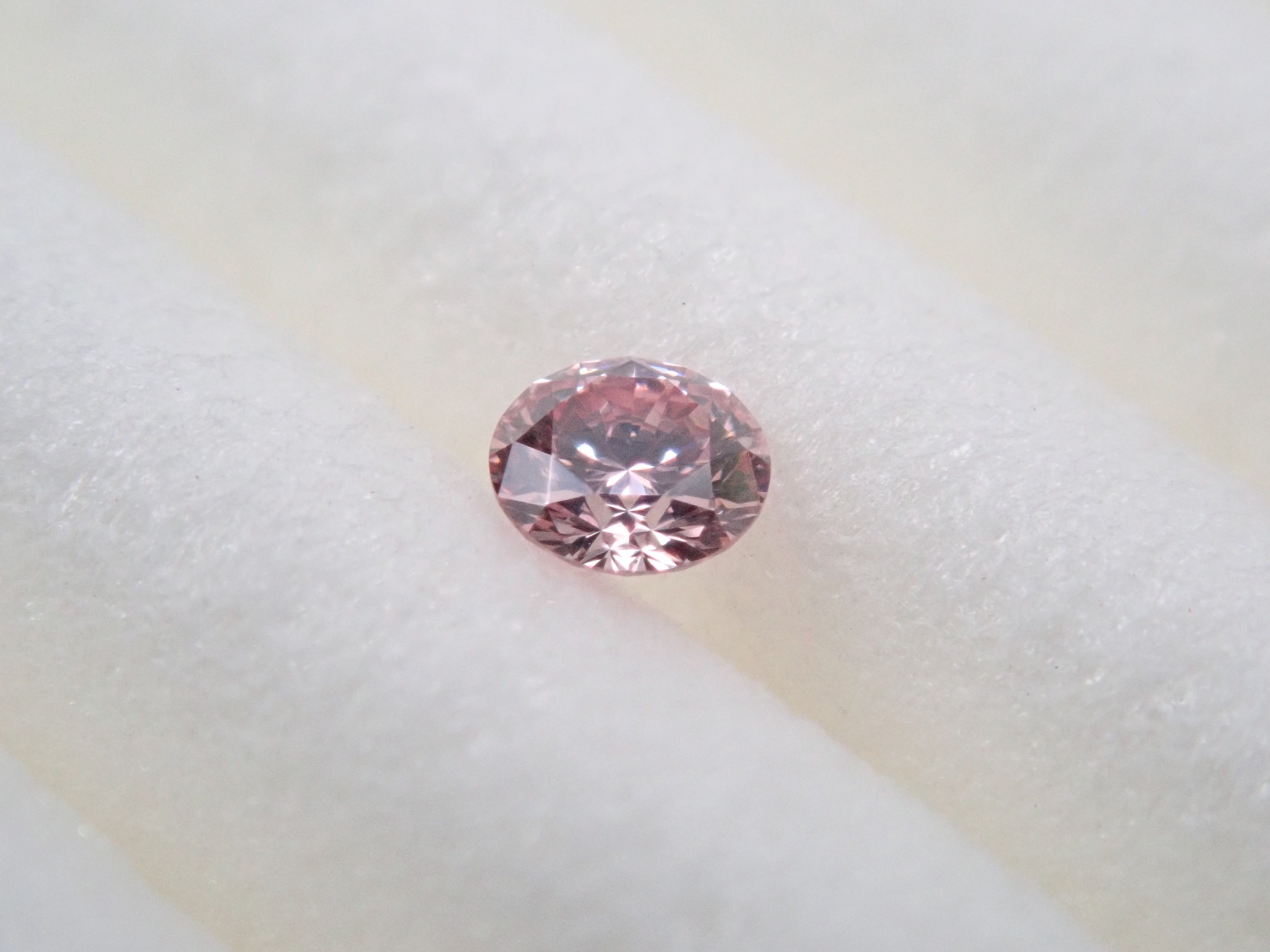 ファンシーライトパープリッシュピンクダイヤモンド 2.1mm/0.038ctルース(FANCY LIGHT PURPLISH PINK, VVS2)