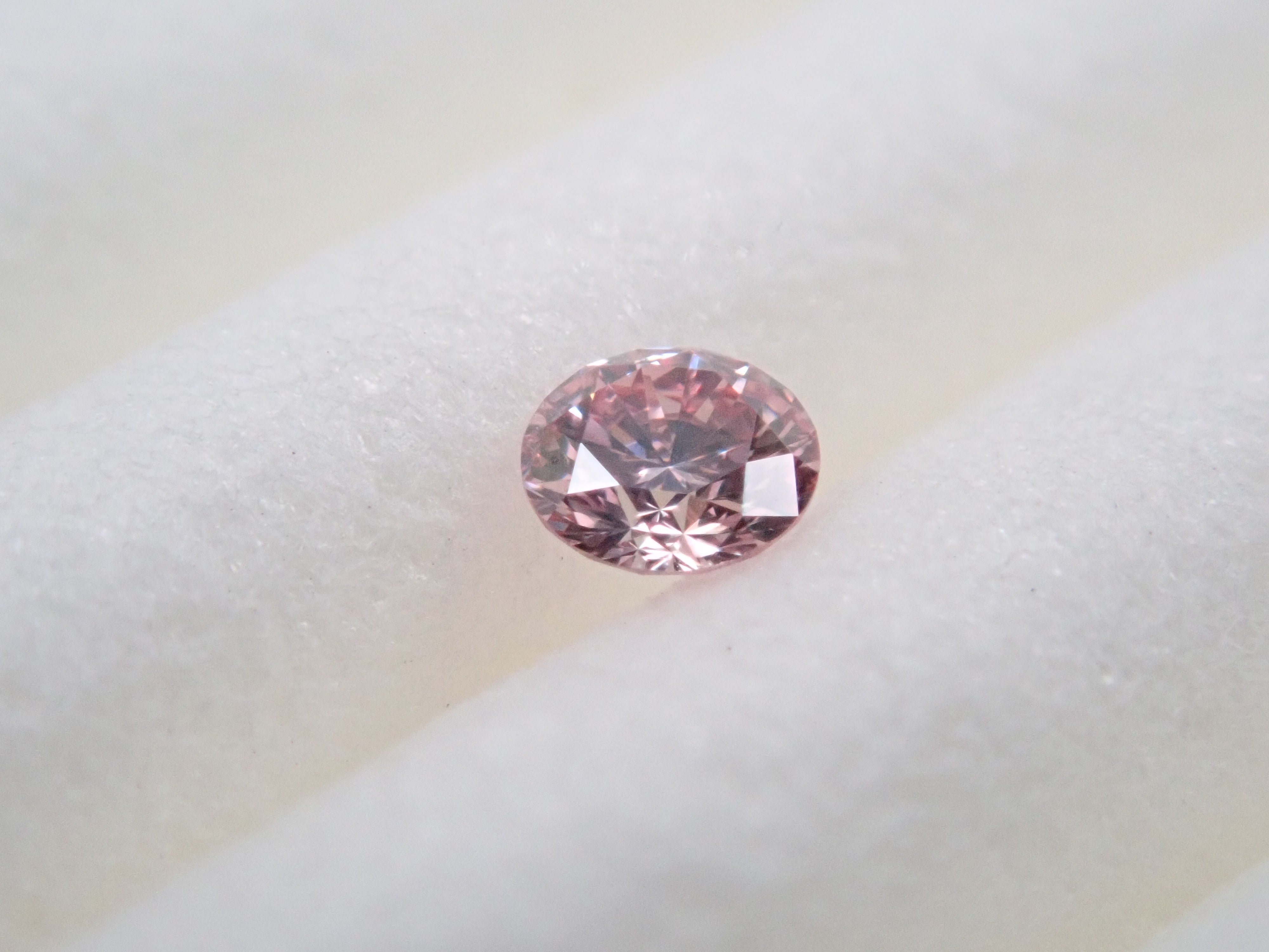 ファンシーライトパープリッシュピンクダイヤモンド 2.1mm/0.038ctルース(FANCY LIGHT PURPLISH PINK, VVS2)