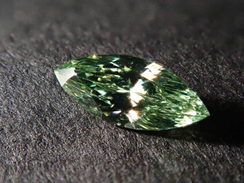 ミントグリーンダイヤモンド（トリートメント） 0.119ctルース（VSクラス相当,マーキースカット）