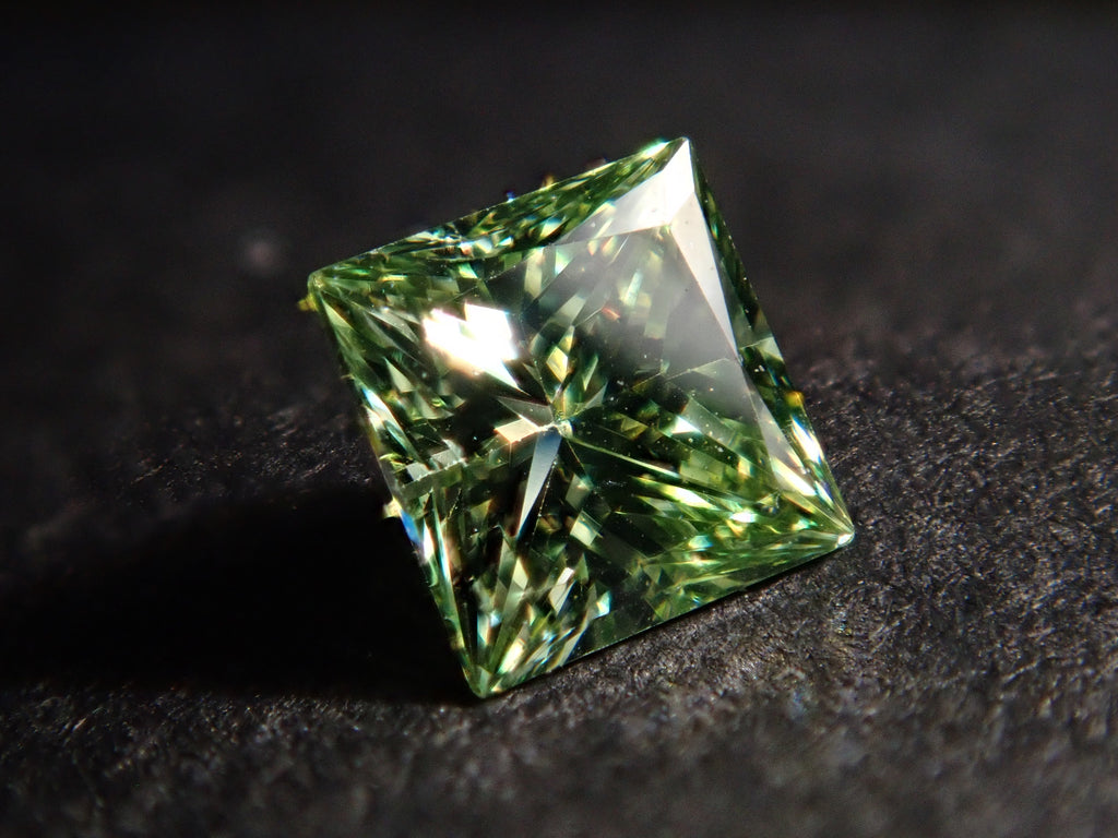 ミントグリーンダイヤモンド（トリートメント） 0.187ctルース（VSクラス相当,プリンセスカット） – カラッツSTORE