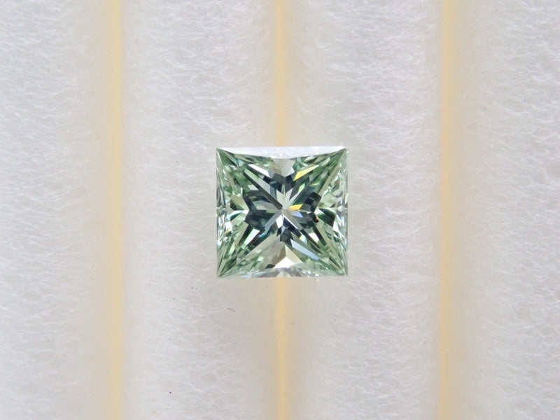 ミントグリーンダイヤモンド（トリートメント） 0.158ctルース（VSクラス相当,プリンセスカット）