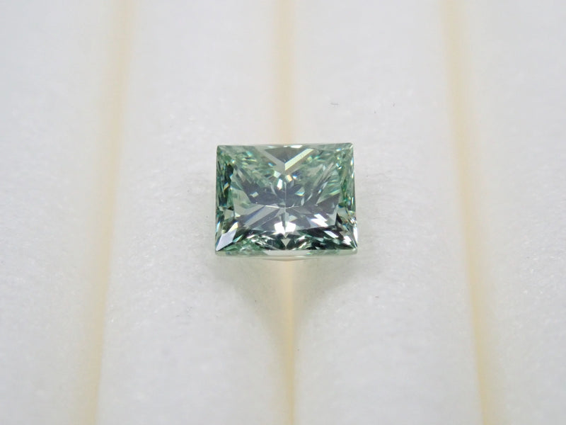 ミントグリーンダイヤモンド（トリートメント） 0.167ctルース（VSクラス相当,プリンセスカット）