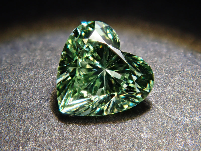ミントグリーンダイヤモンド（トリートメント） 0.251ctルース（VSクラス相当,ハートシェイプ）v