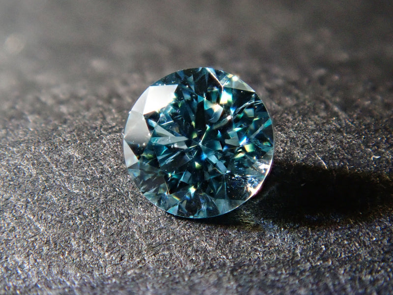 アイスブルーダイヤモンド 2.7mm/0.093ctルース（VSクラス相当 