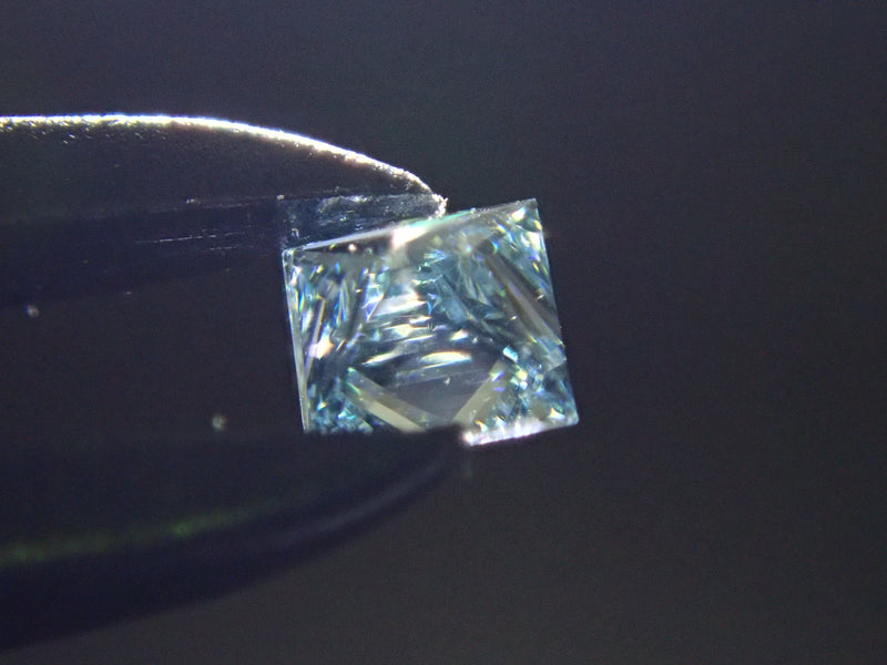 アイスブルーダイヤモンド 2.3mm/0.069ctルース（VSクラス相当 