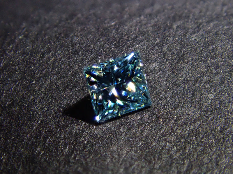 アイスブルーダイヤモンド 2.3mm/0.069ctルース（VSクラス相当 