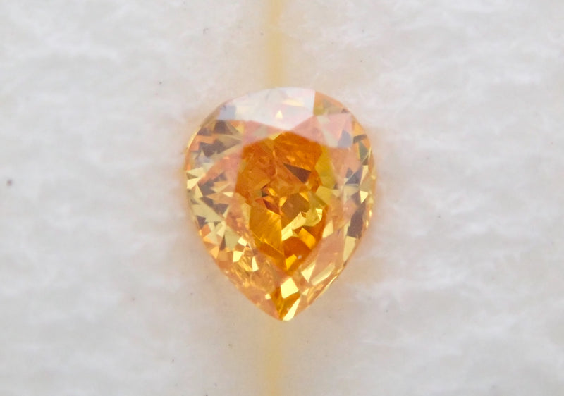 Vivid yellow Orange 天然カラーダイヤモンド　ネックレスアクセサリー