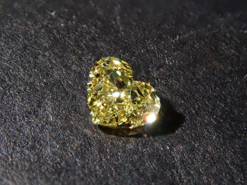 ファンシーイエローダイヤモンド 0.141ctルース(FANCY YELLOW, VVS-2)