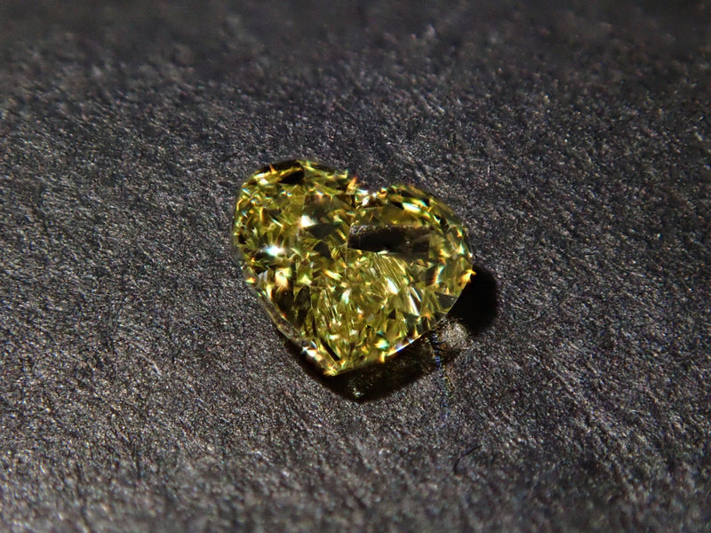 ファンシーイエローダイヤモンド 0.141ctルース(FANCY YELLOW, VVS-2)