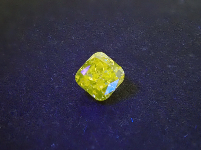 ファンシーインテンスイエローダイヤモンド 0.113ctルース(FANCY INTENSE YELLOW, VS-2)