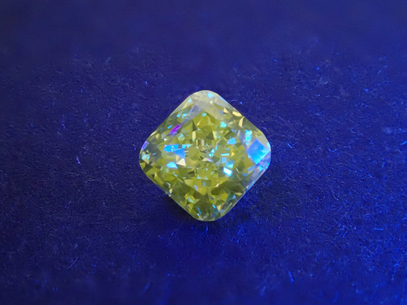 ファンシーインテンスイエローダイヤモンド 0.113ctルース(FANCY 